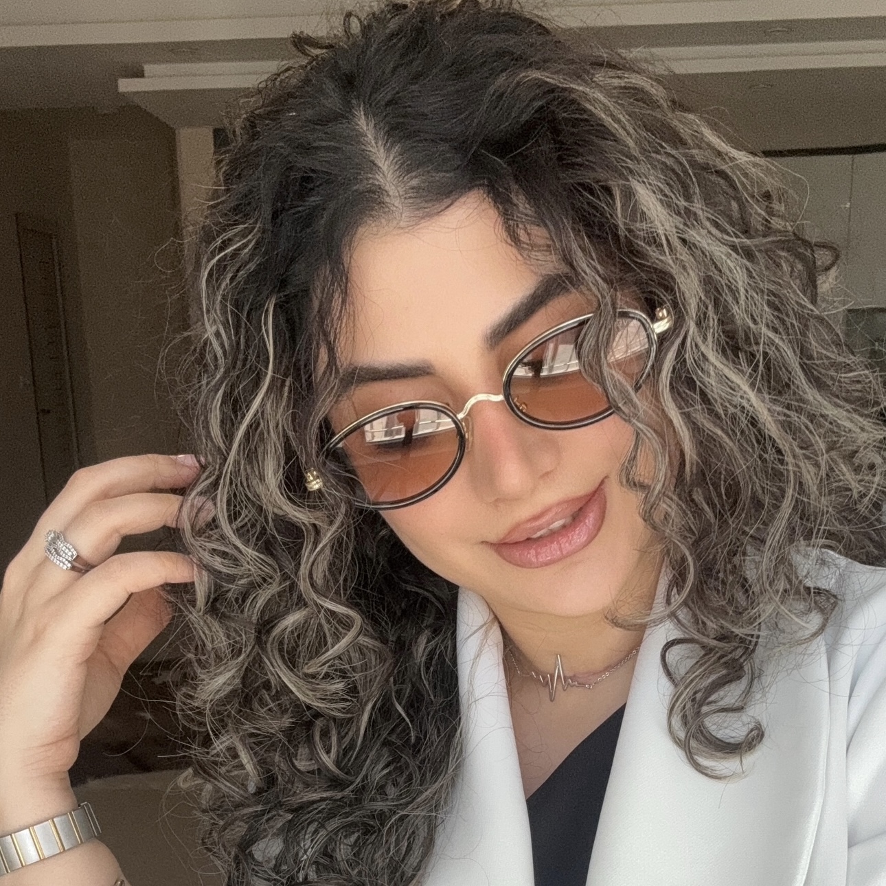 نمای دیگر از عینک زنانه بیضی فشن وهلا