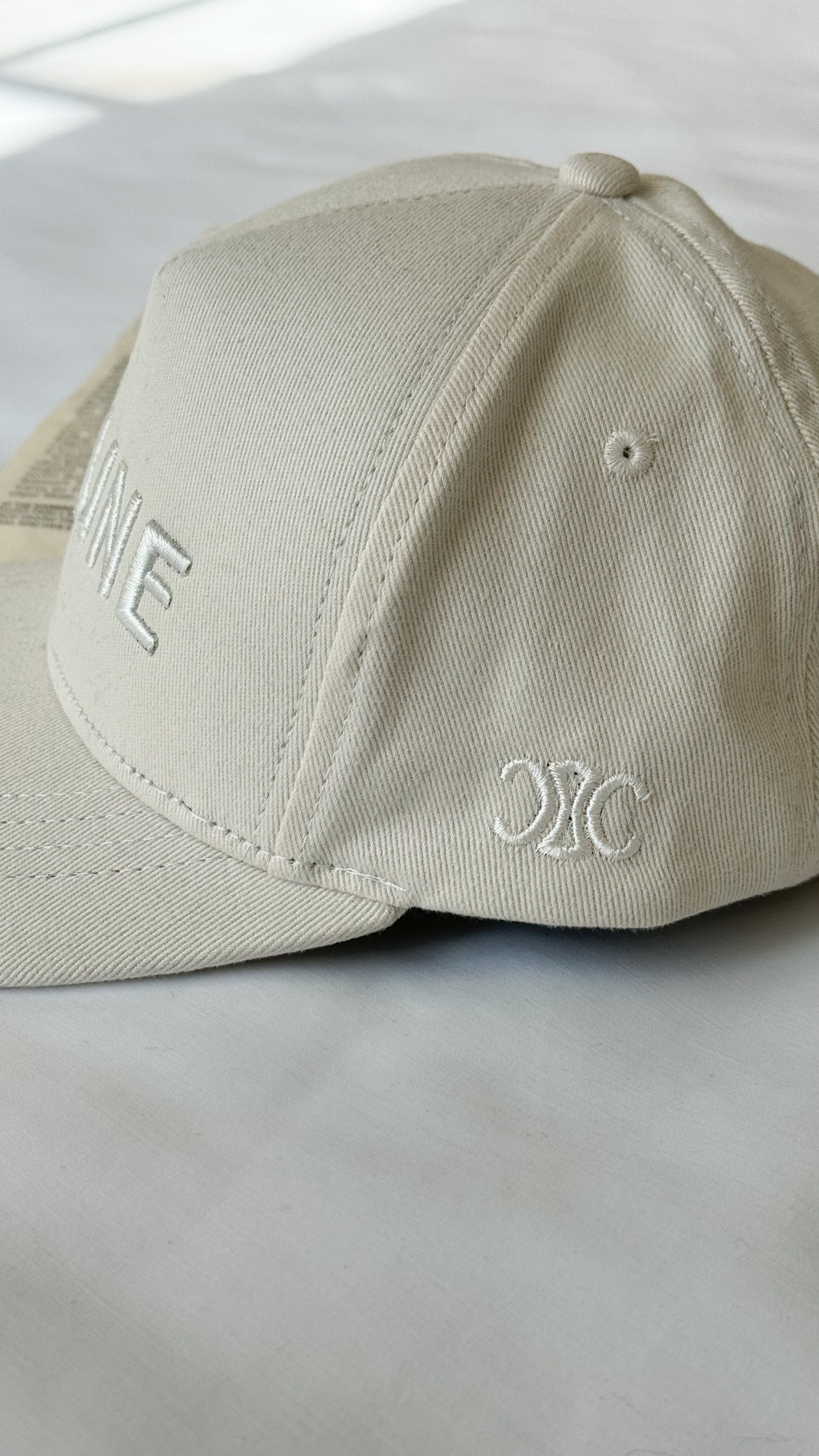 نمای دیگر از کلاه سلین