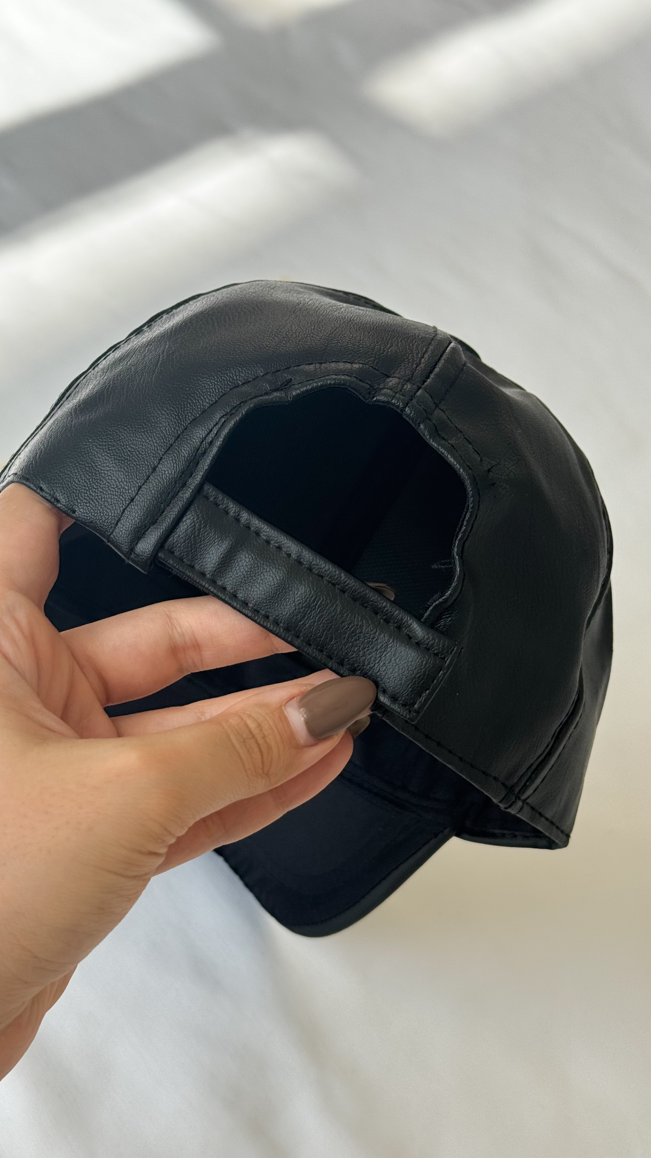 نمای دیگر از کلاه چرم