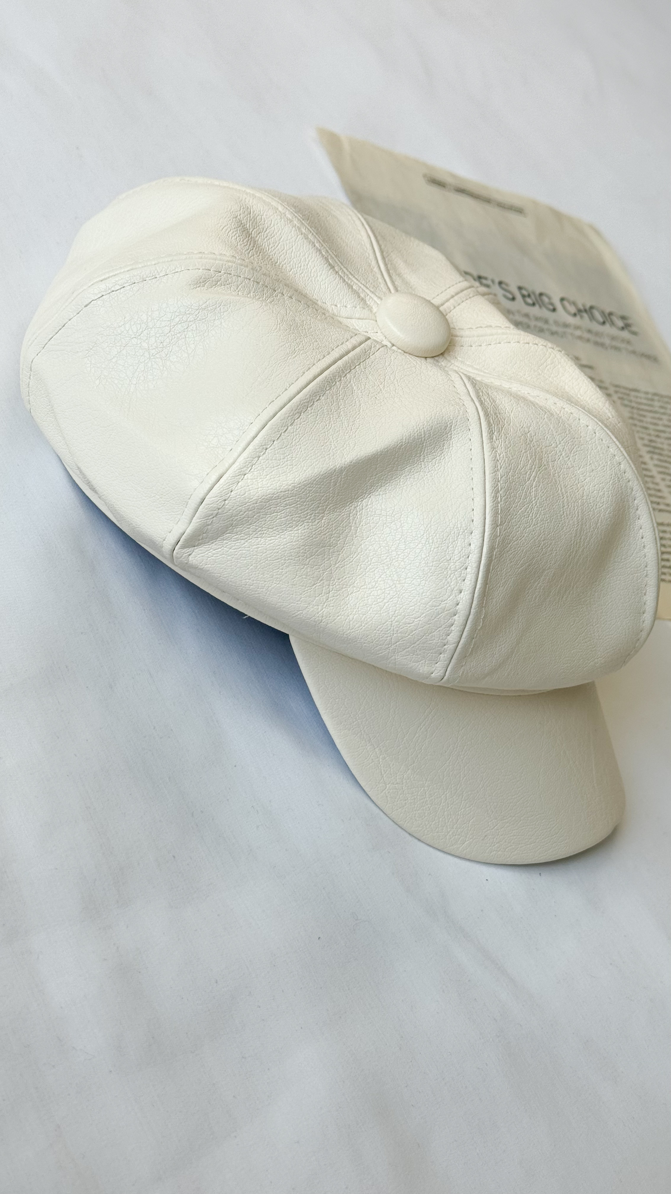 نمای دیگر از کلاه کاپیتانی تمام چرم