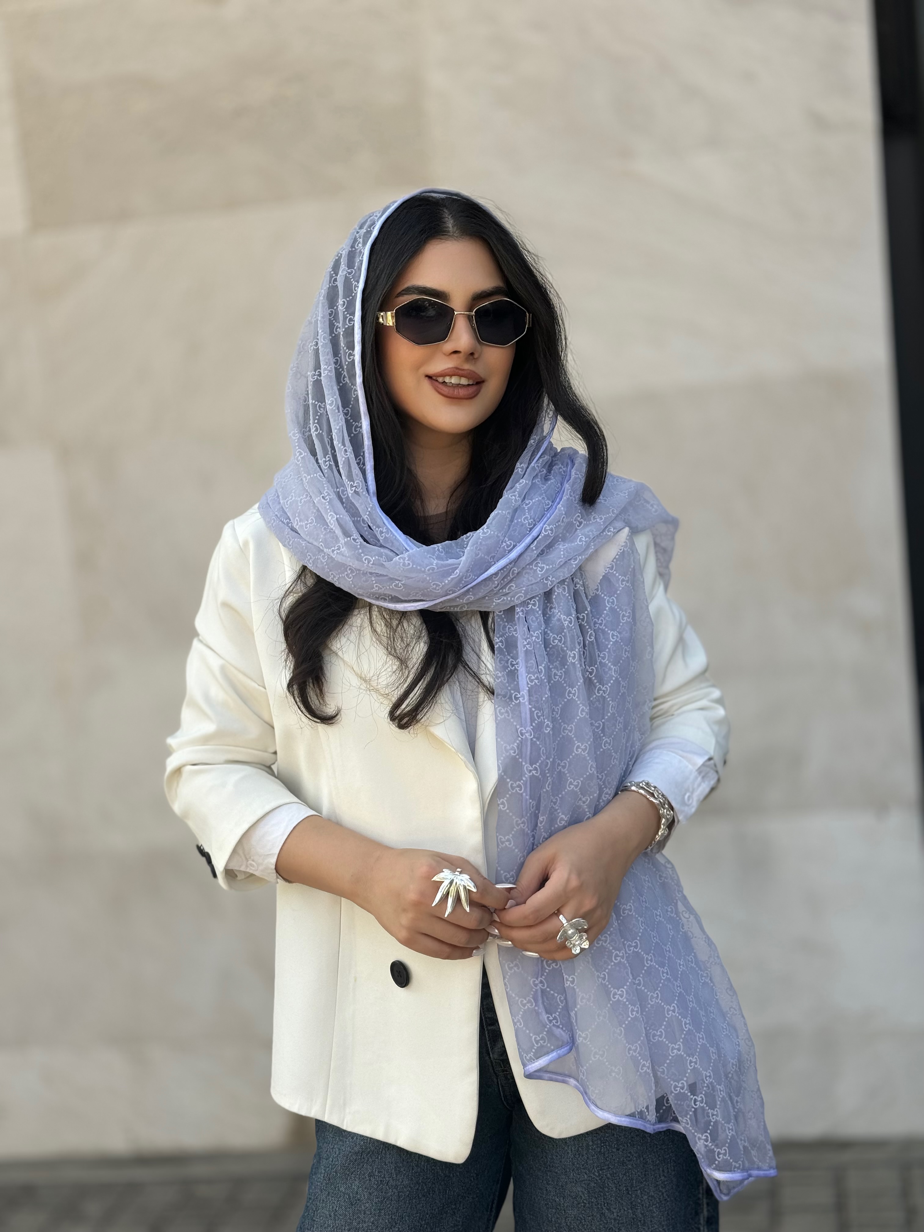 نمای دیگر از شال حریر مخمل طرح گوچی