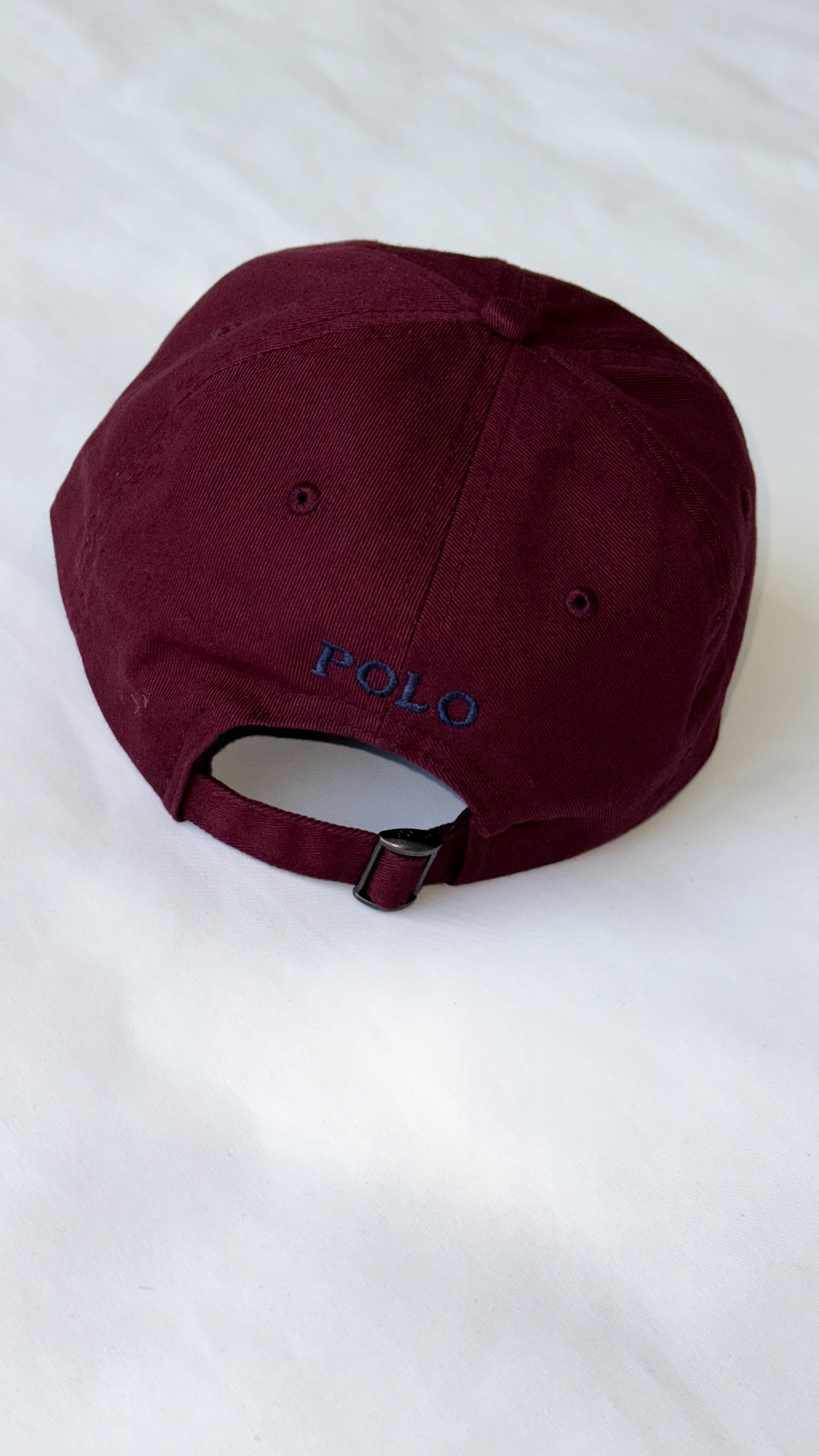 نمای دیگر از کلاه پولو بیسبالی زرشکی