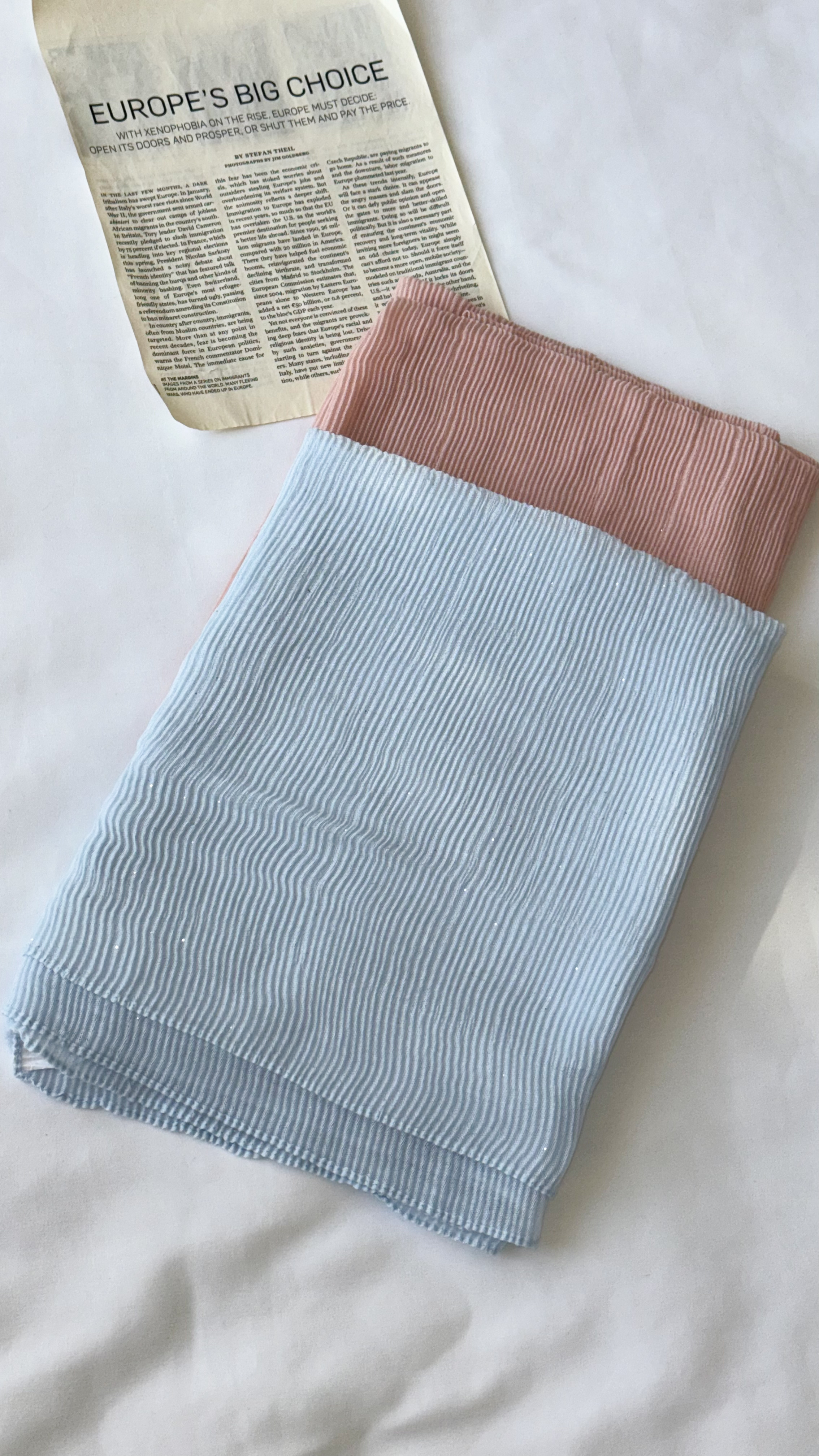 نمای دیگر از شال پلیسه رنگی