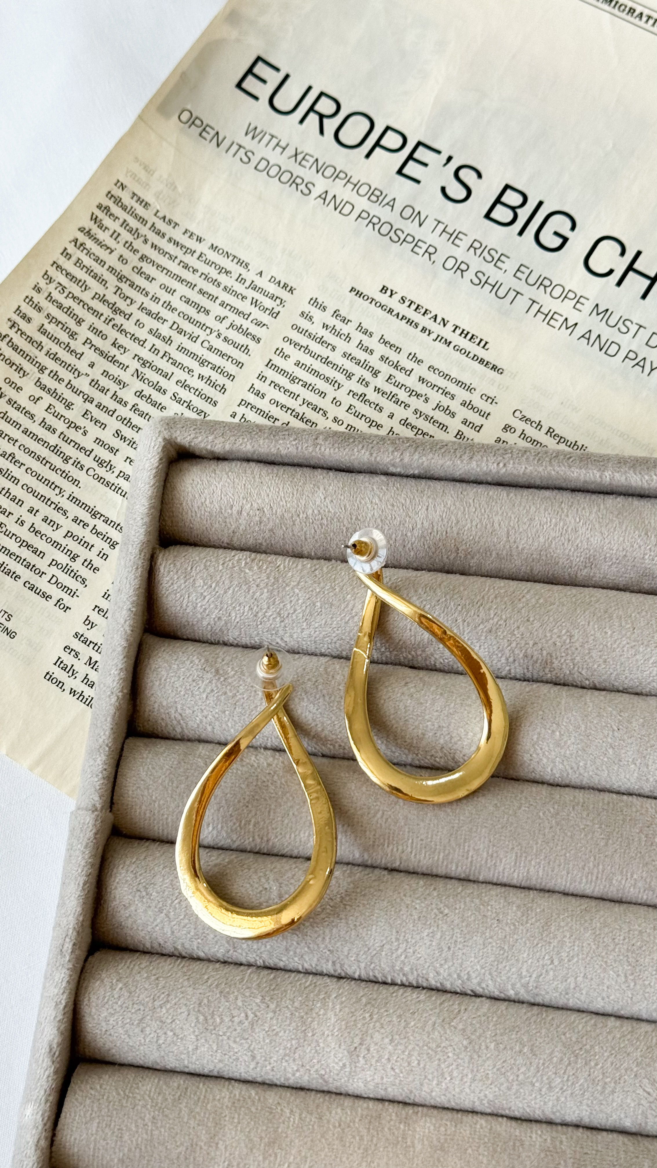 نمای دیگر از گوشواره پیچ