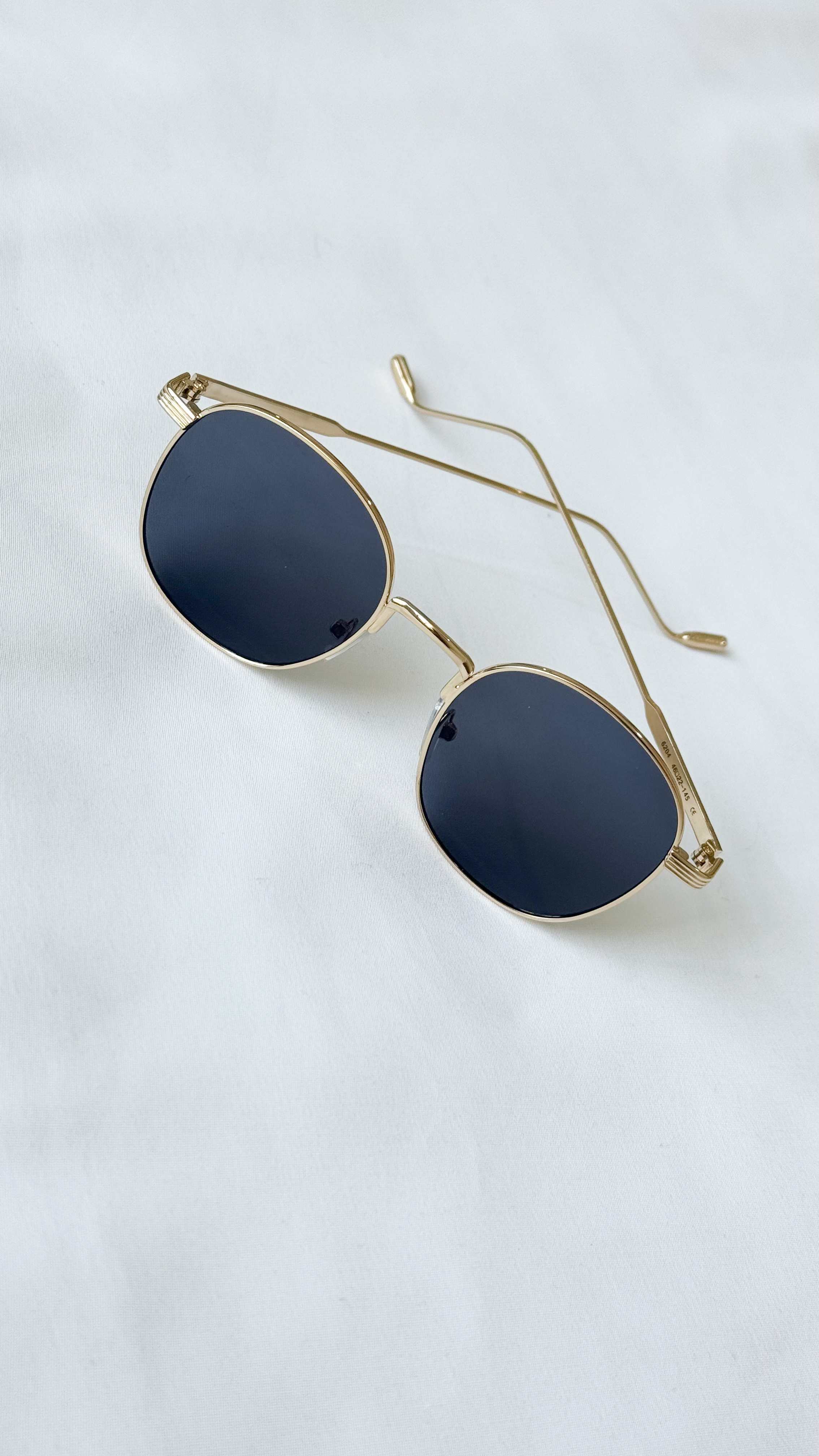 نمای دیگر از عینک فلزی گرد