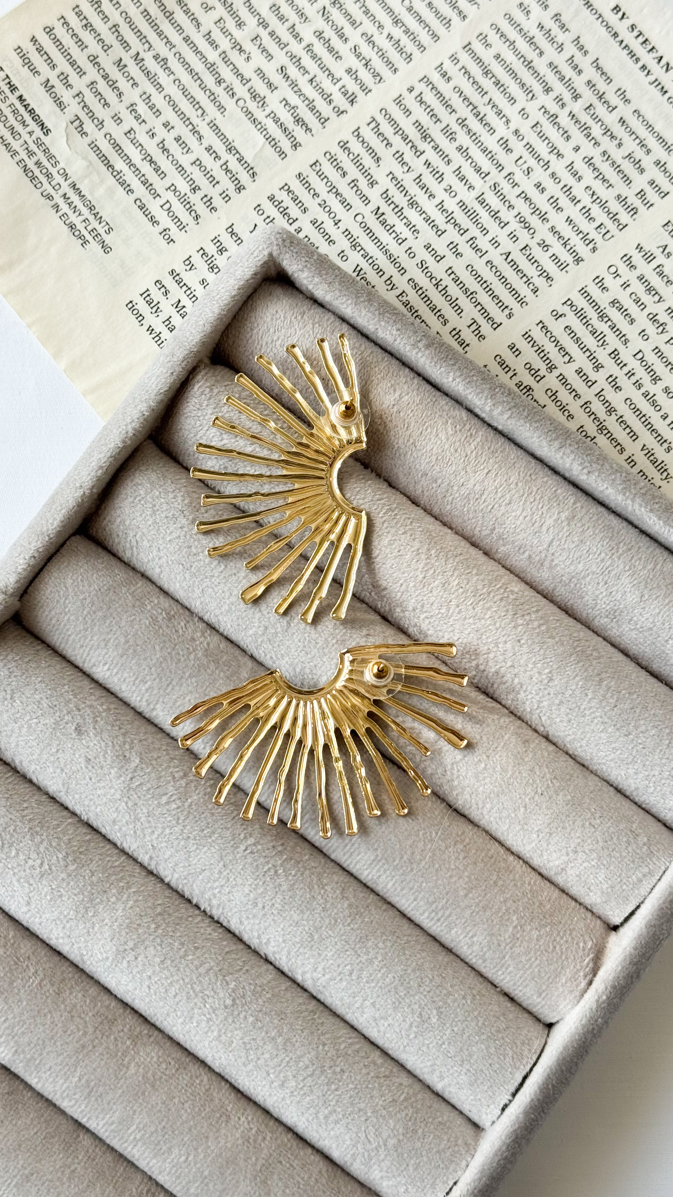 نمای دیگر از گوشواره خورشید