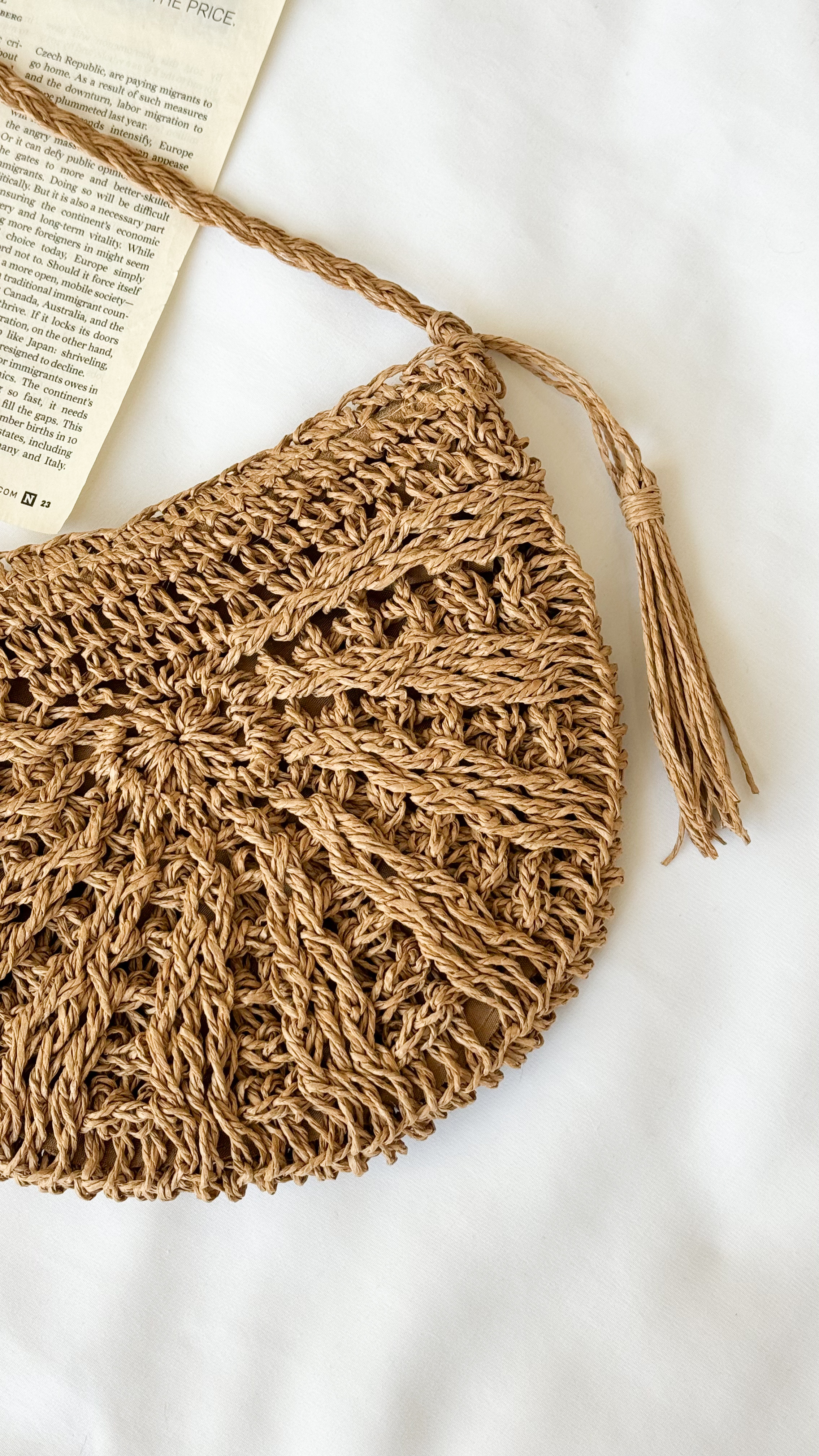 نمای دیگر از کیف رافیا نیم دایره