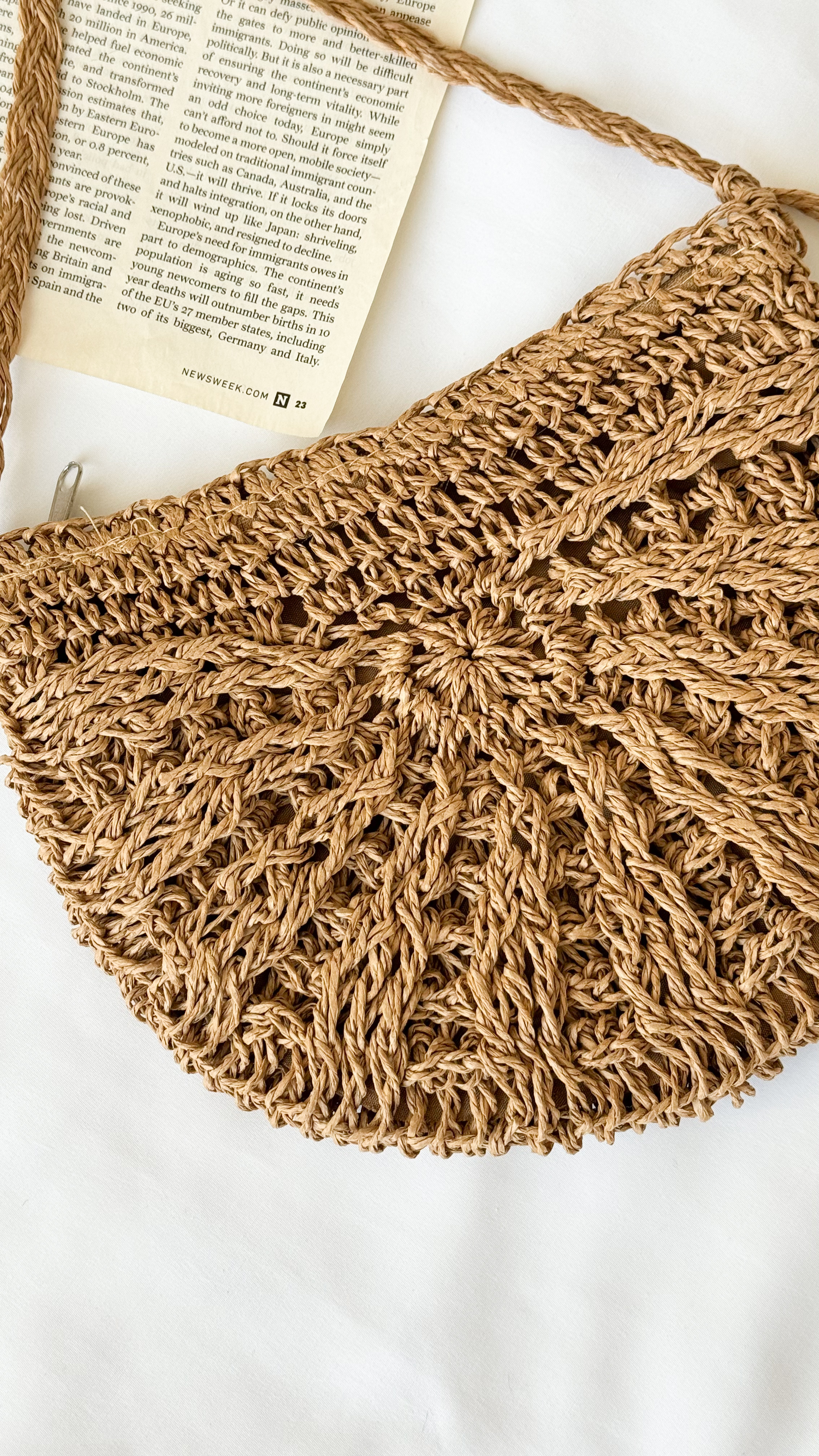 نمای دیگر از کیف رافیا نیم دایره