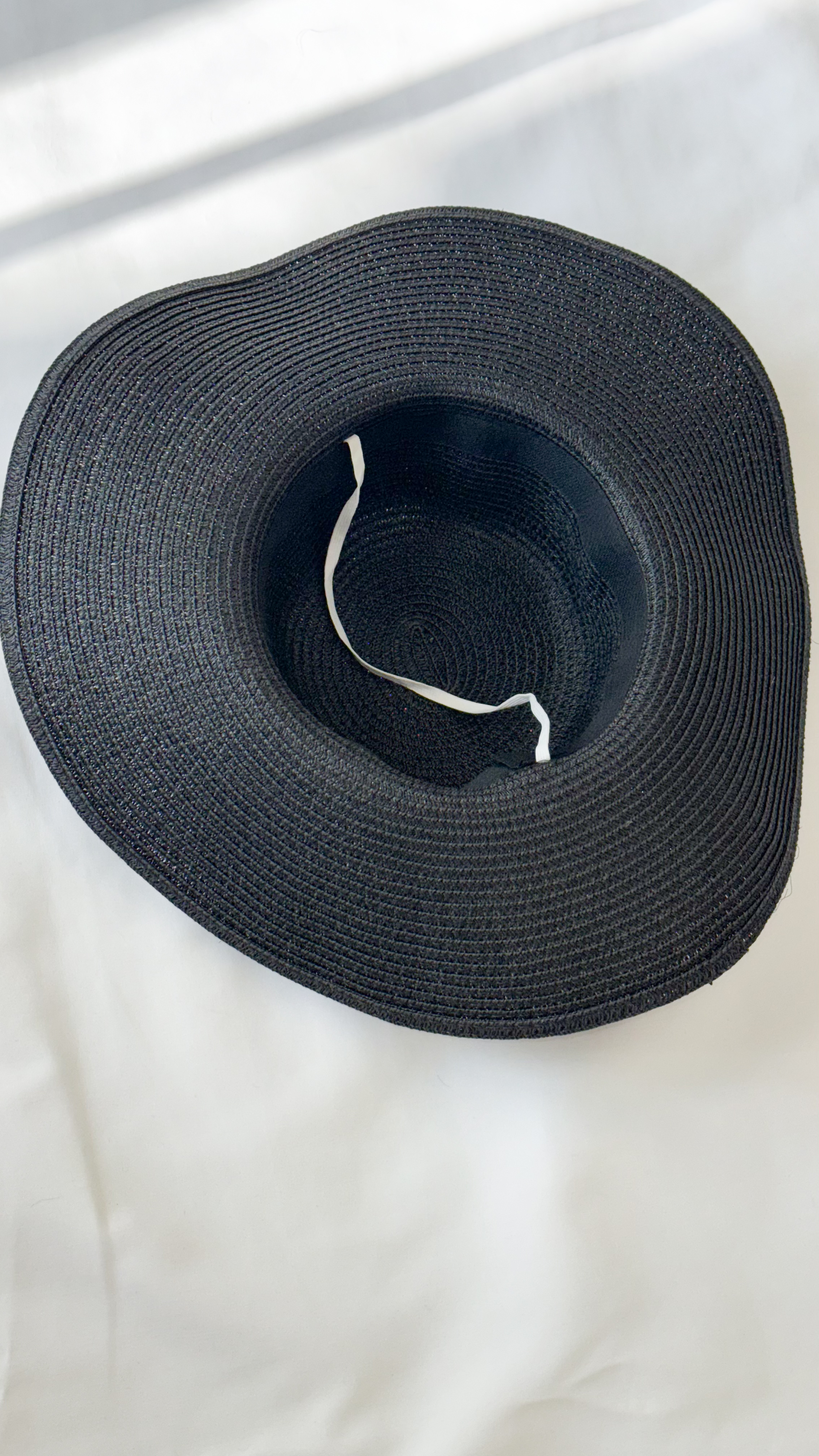 نمای دیگر از کلاه Cristian Dior