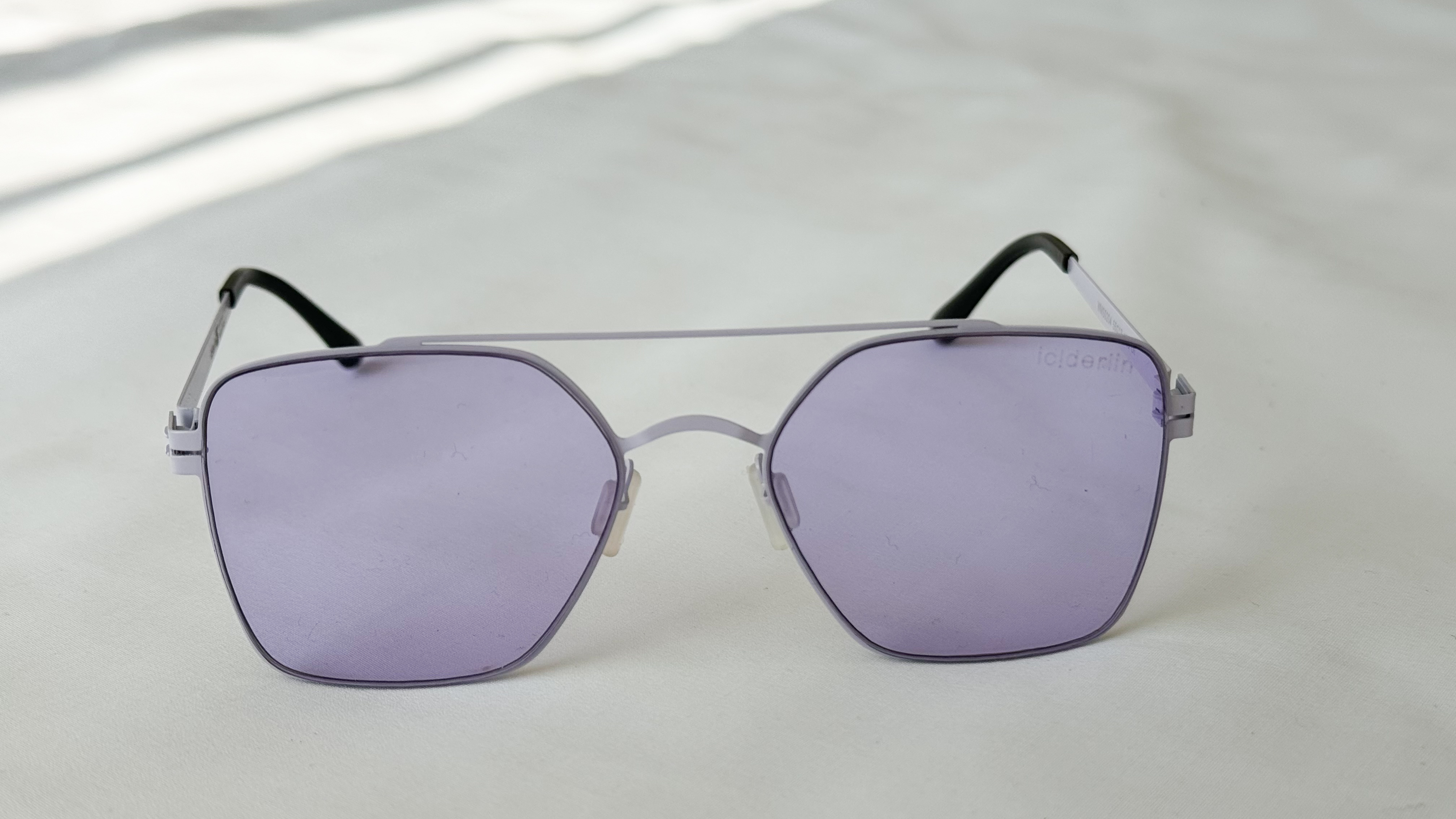 نمای دیگر از عینک رنگی