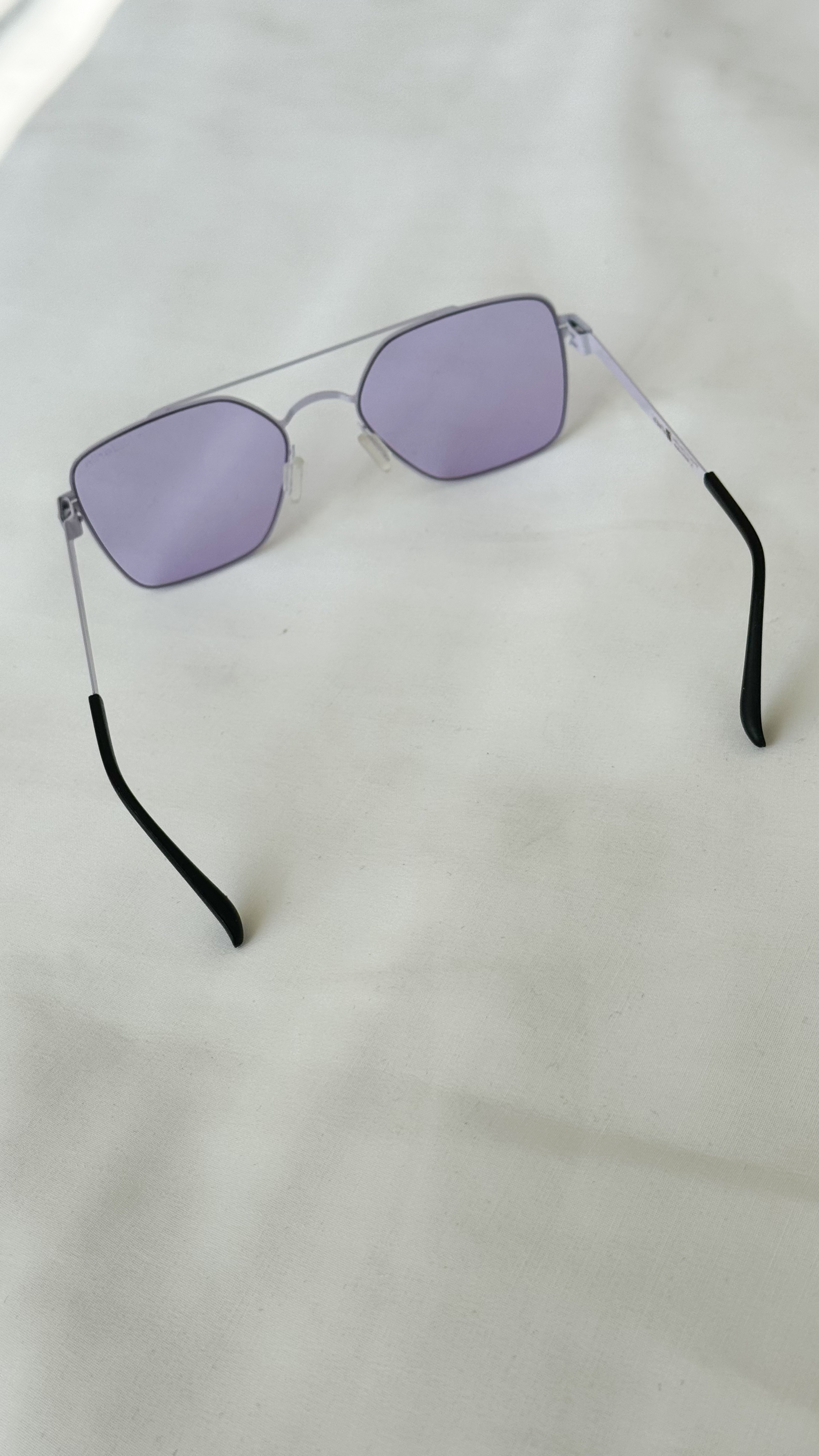 نمای دیگر از عینک رنگی