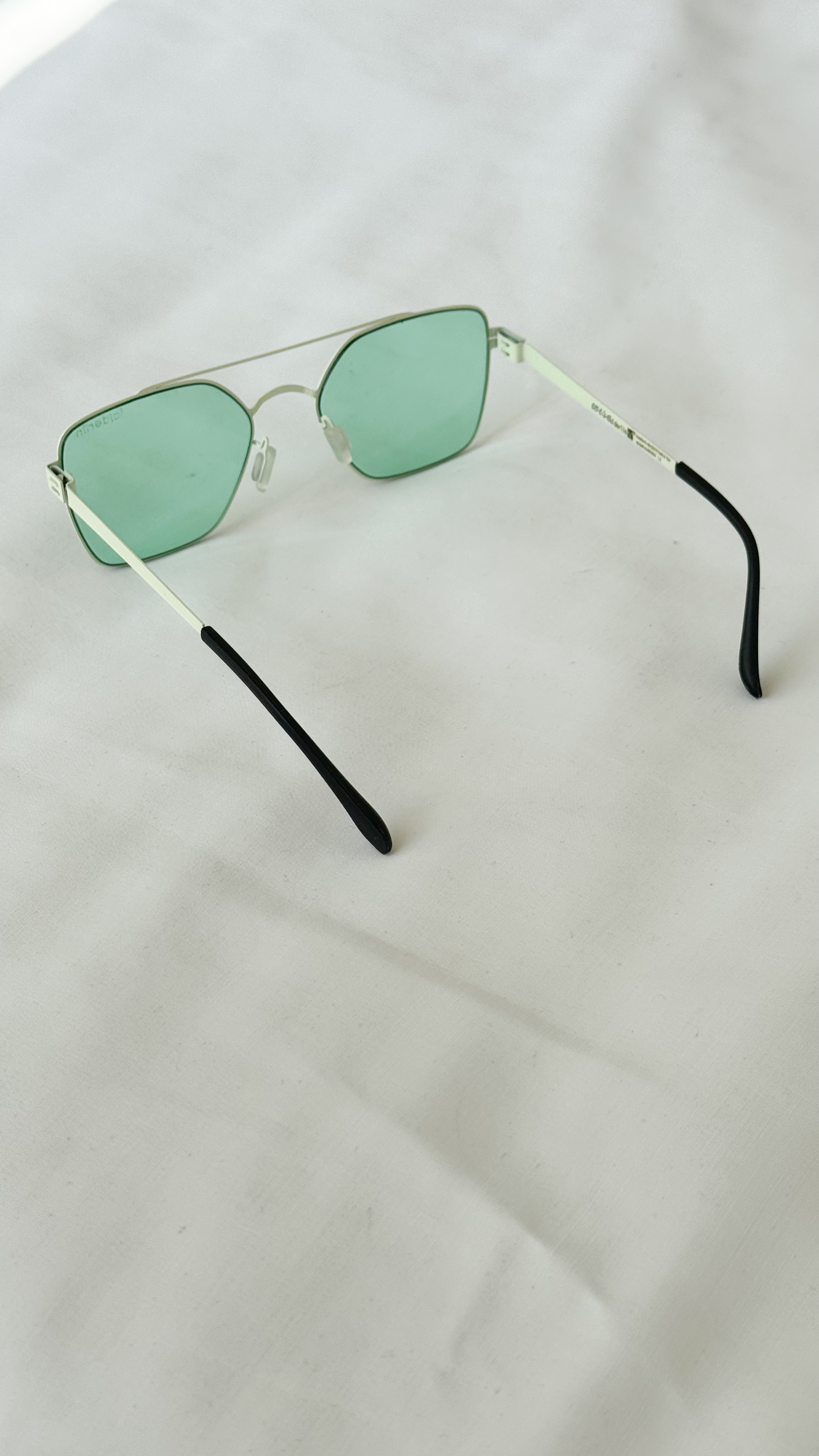 نمای دیگر از عینک رنگی