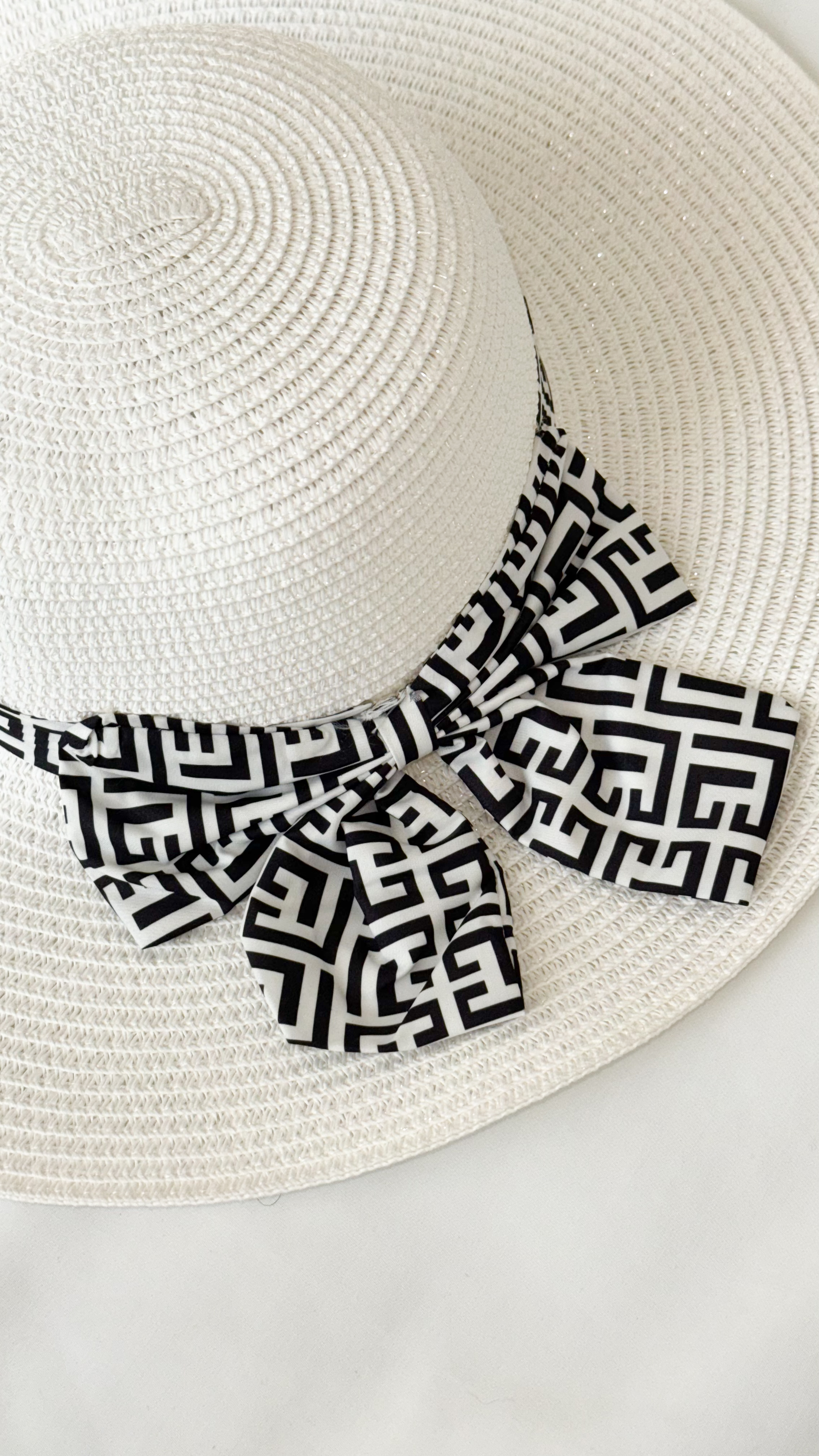 کلاه حصیری پاپیون