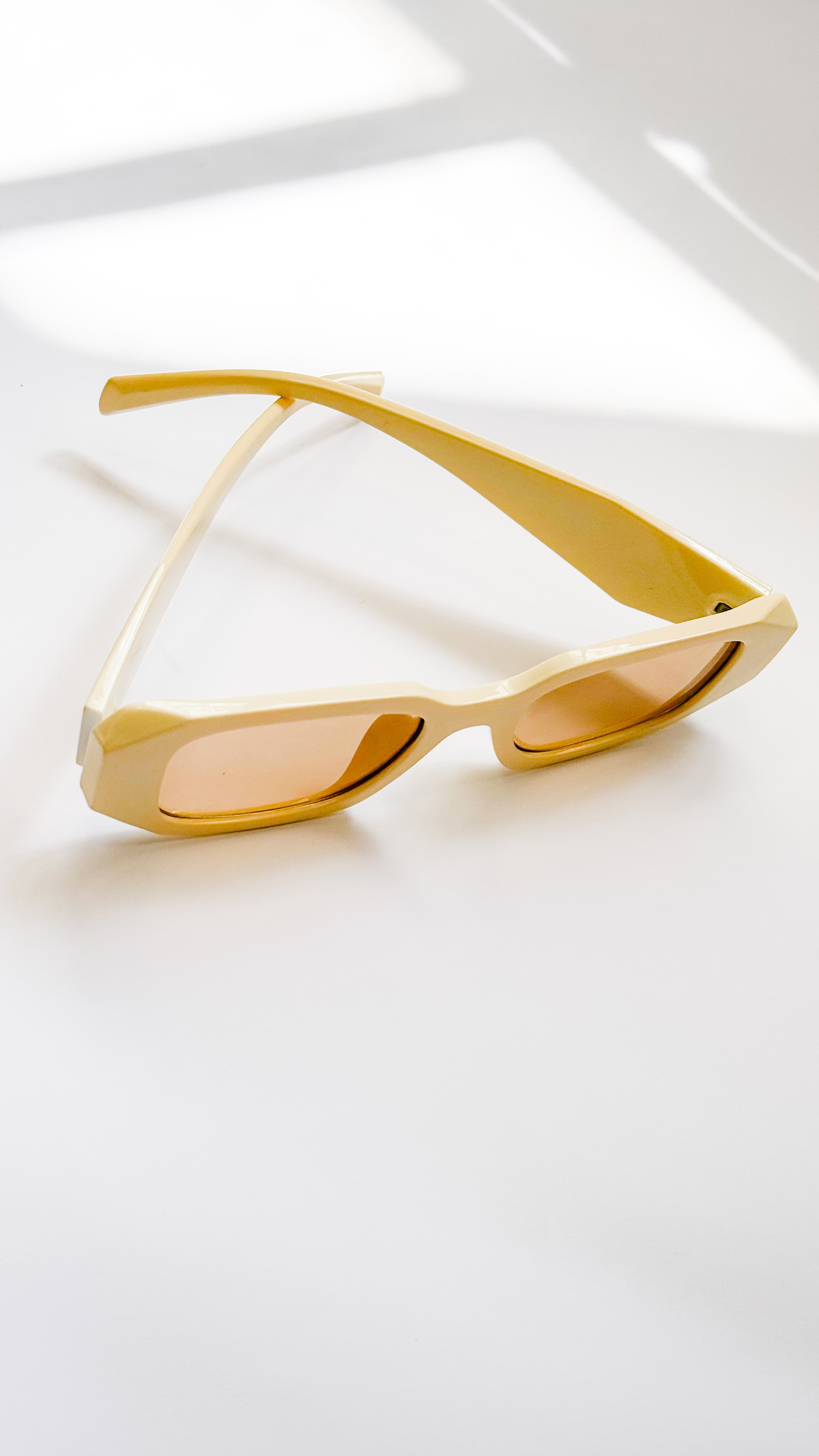 نمای دیگر از عینک پرادا