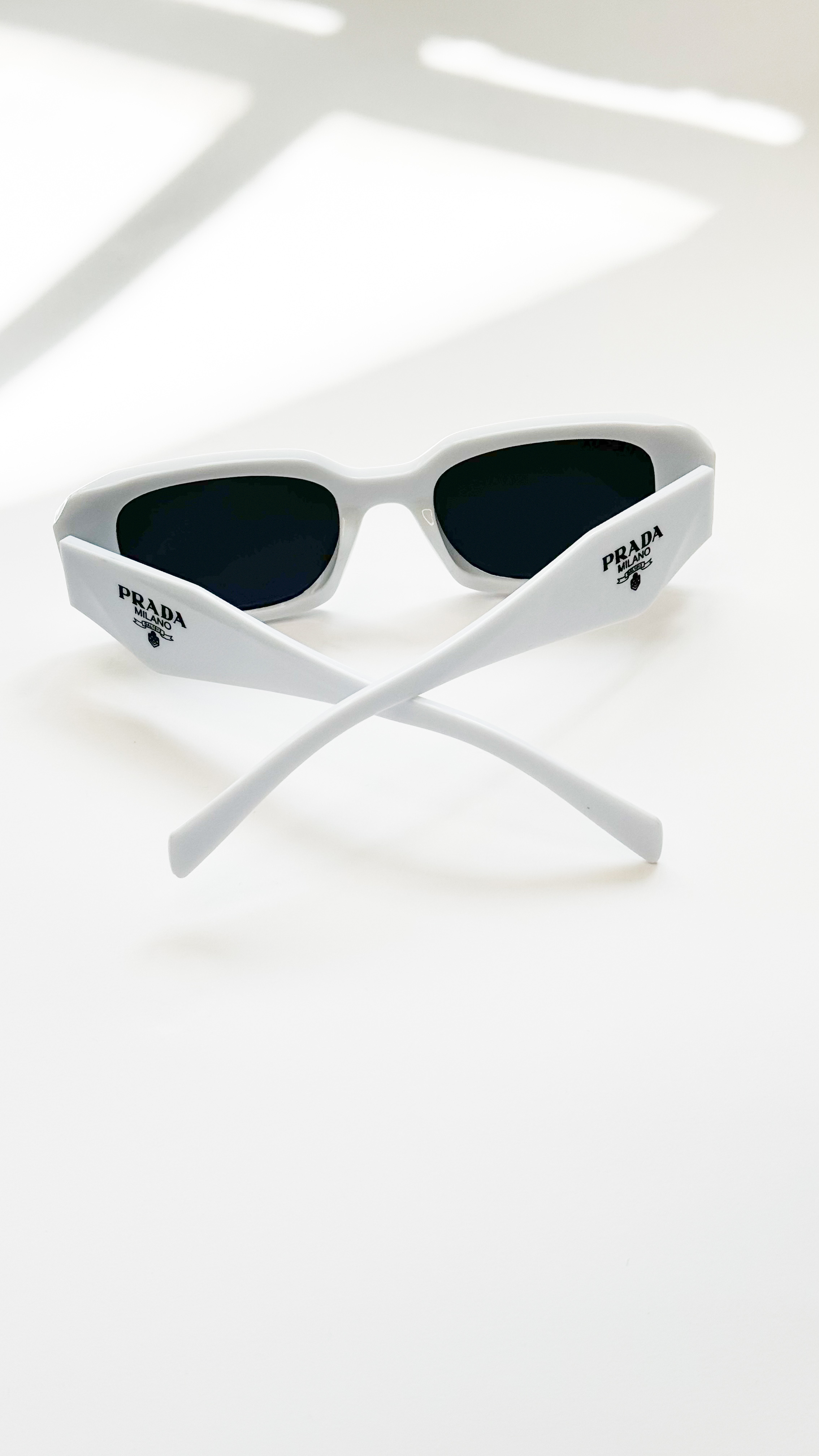 نمای دیگر از عینک پرادا