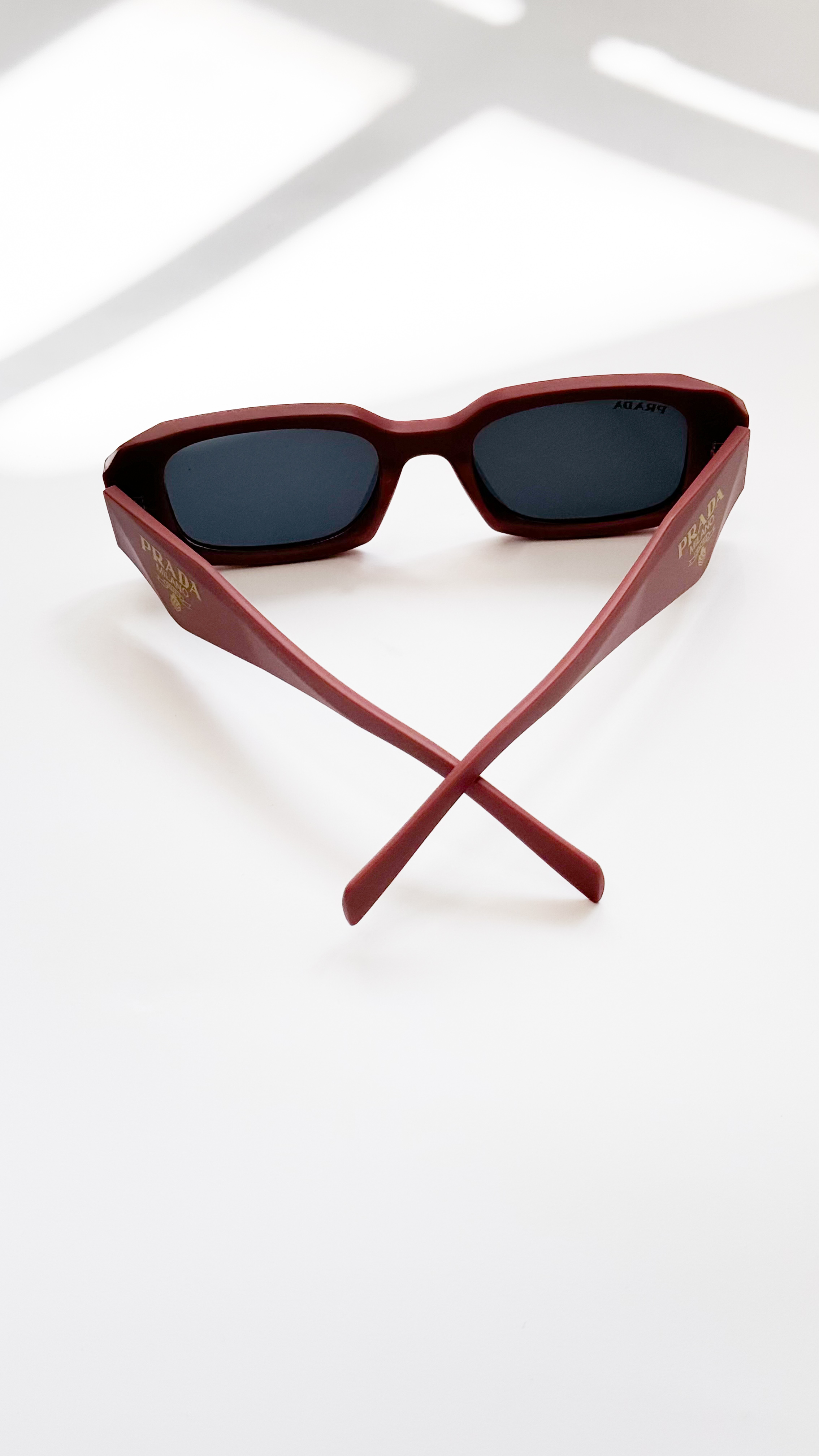 نمای دیگر از عینک پرادا