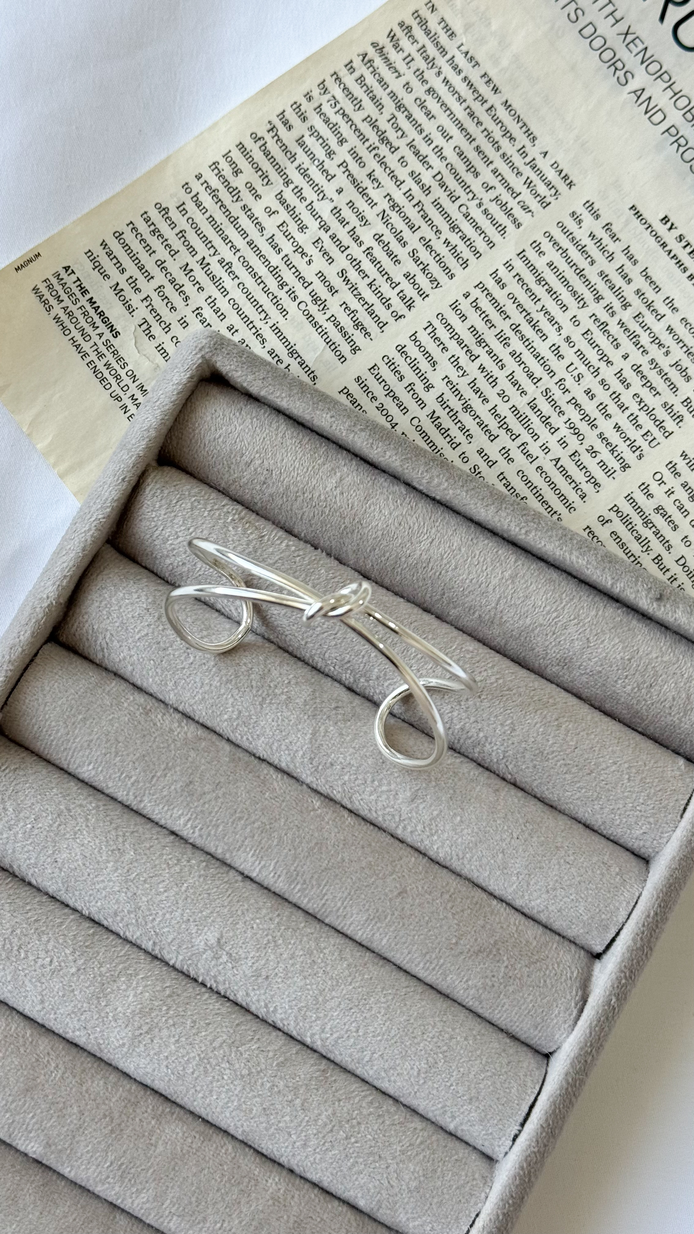 نمای دیگر از دستبند گره ظریف