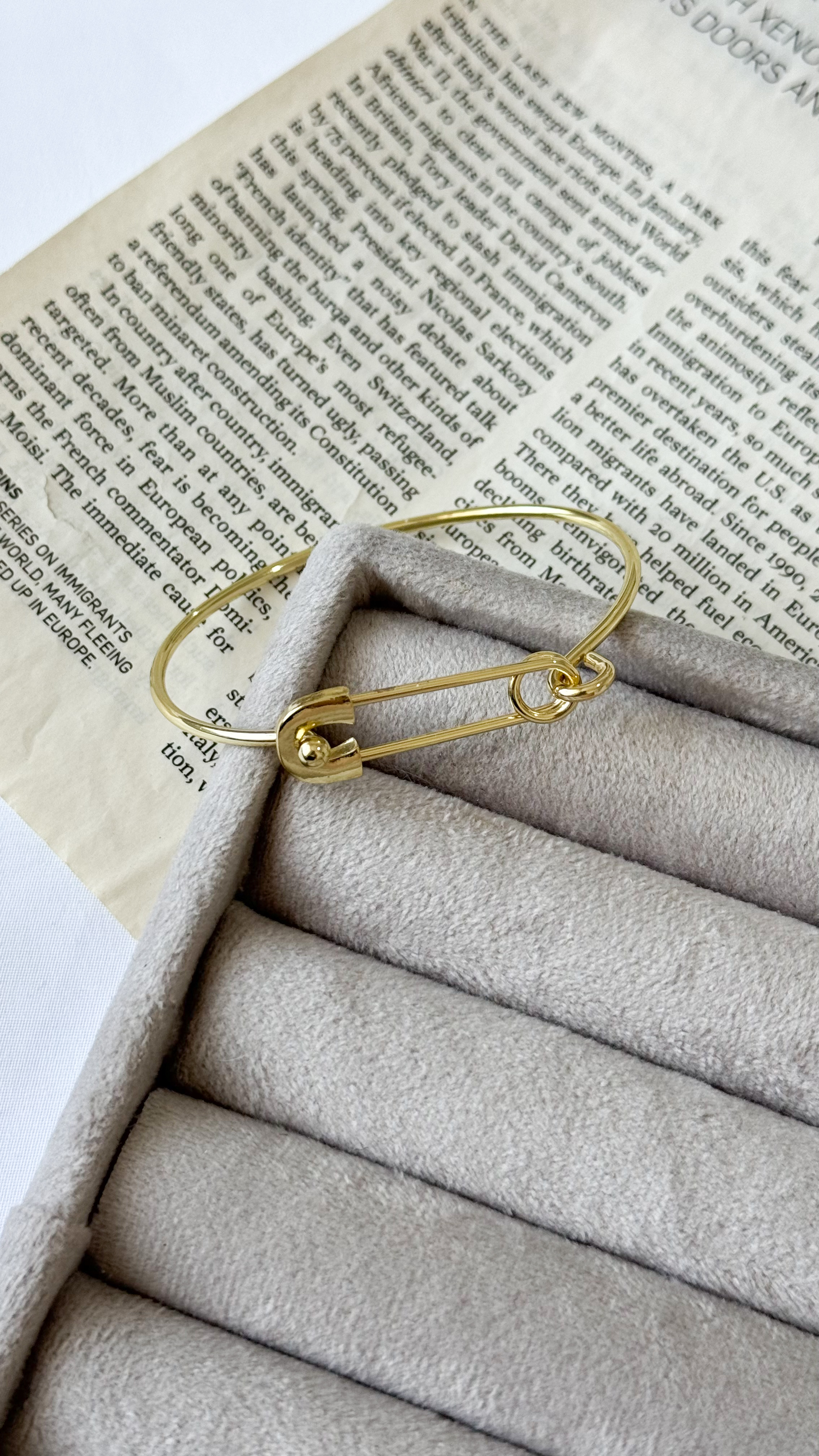 دستبند سنجاق