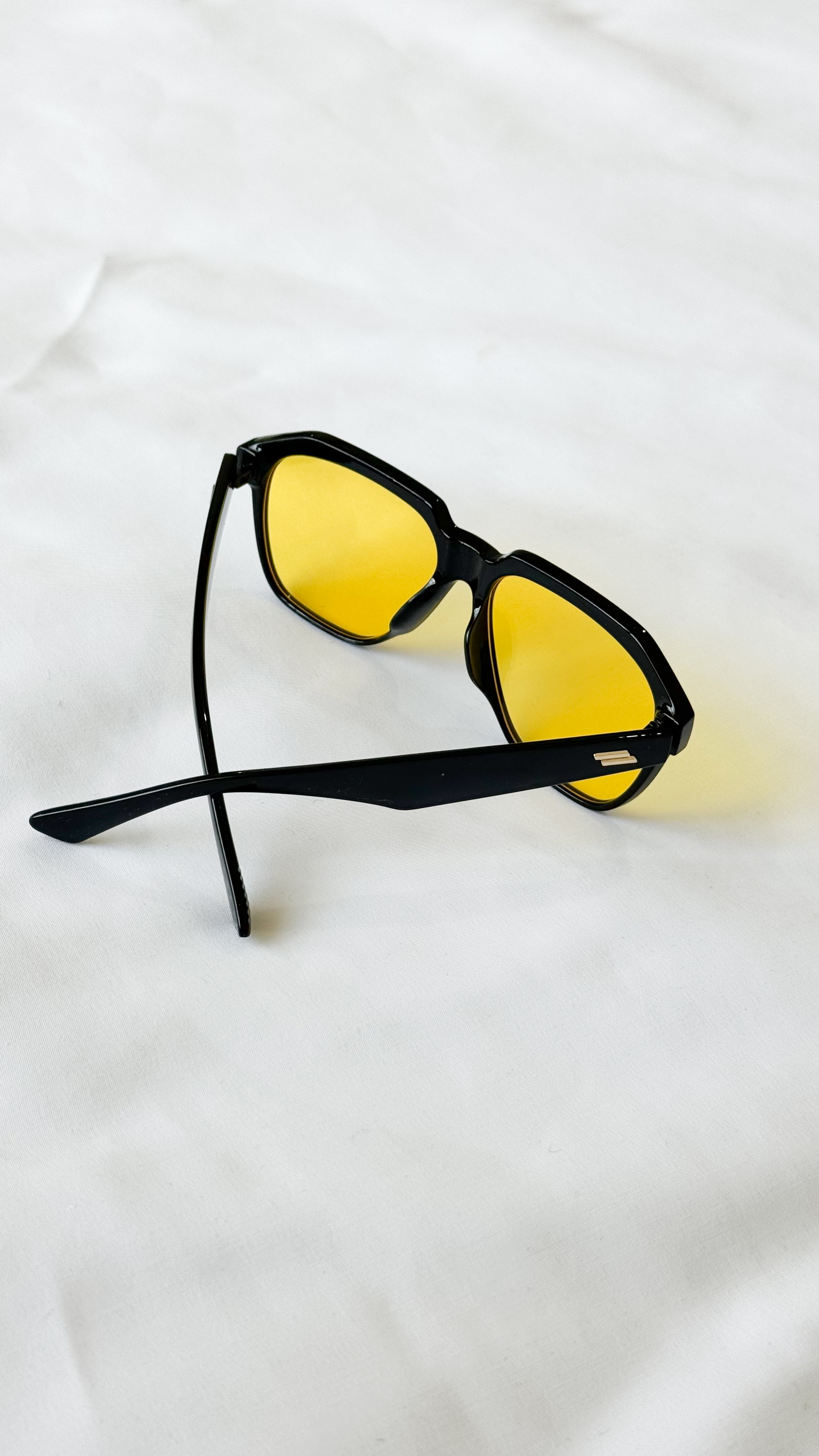 نمای دیگر از عینک طرح مشابه تامفورد