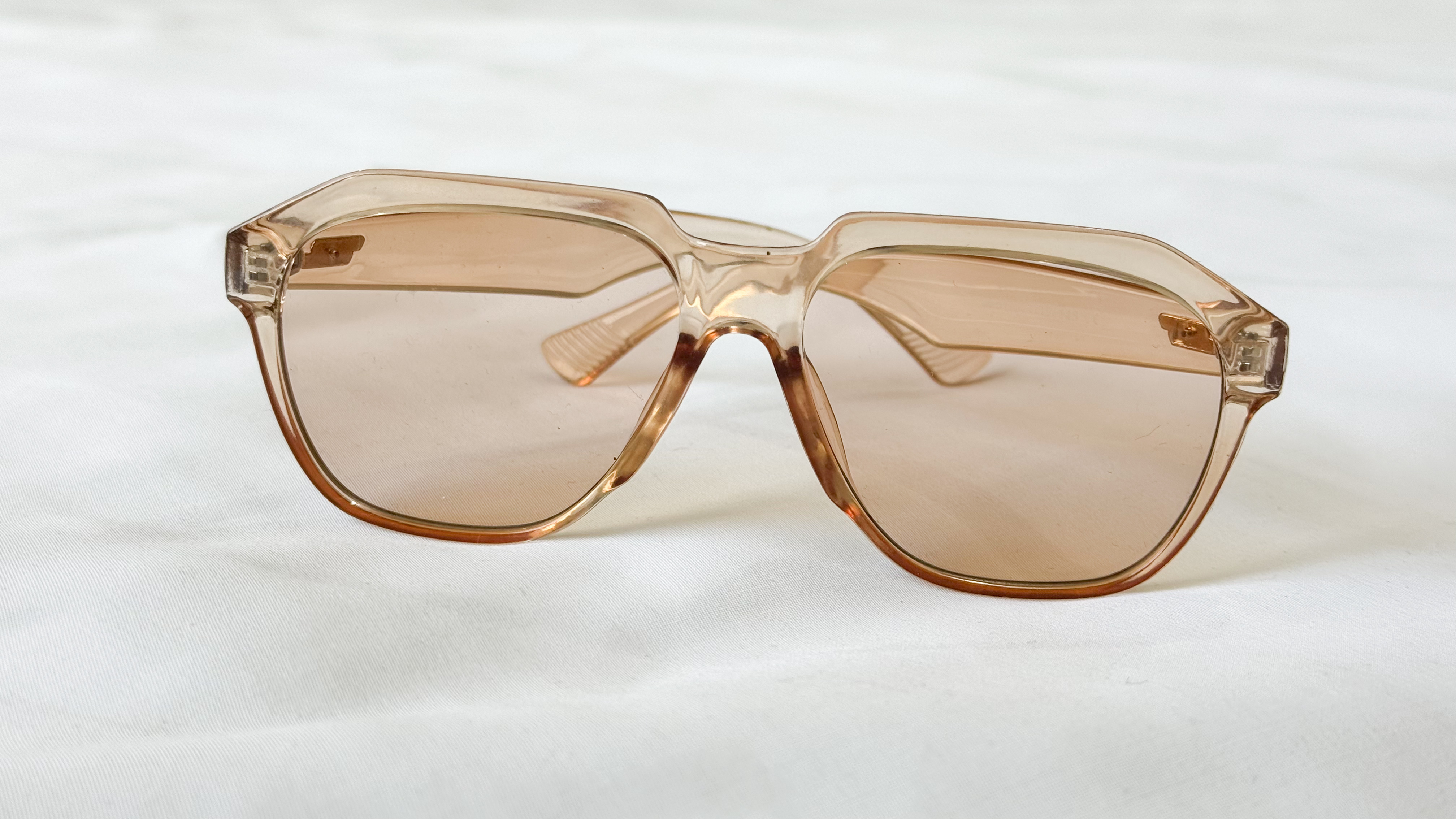 نمای دیگر از عینک طرح مشابه تامفورد