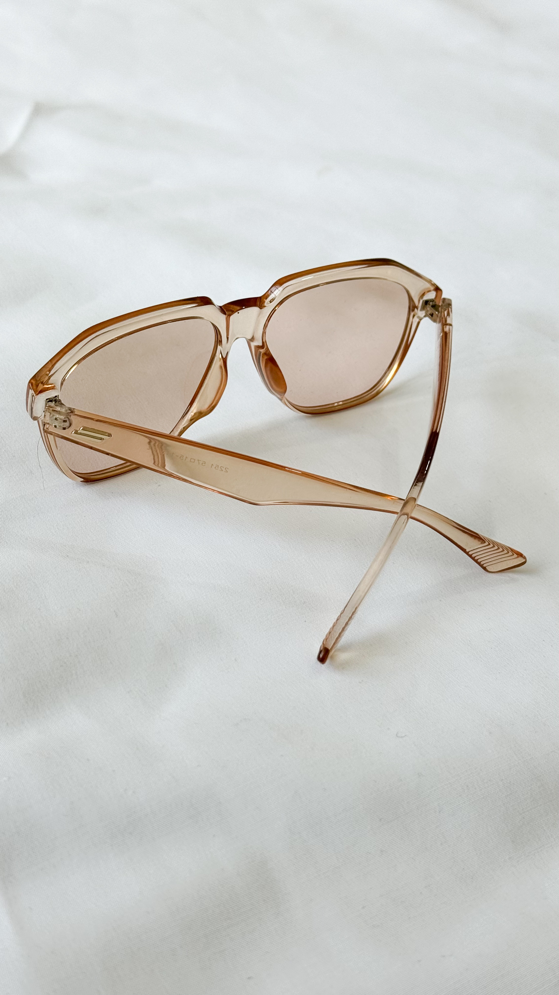 نمای دیگر از عینک طرح مشابه تامفورد