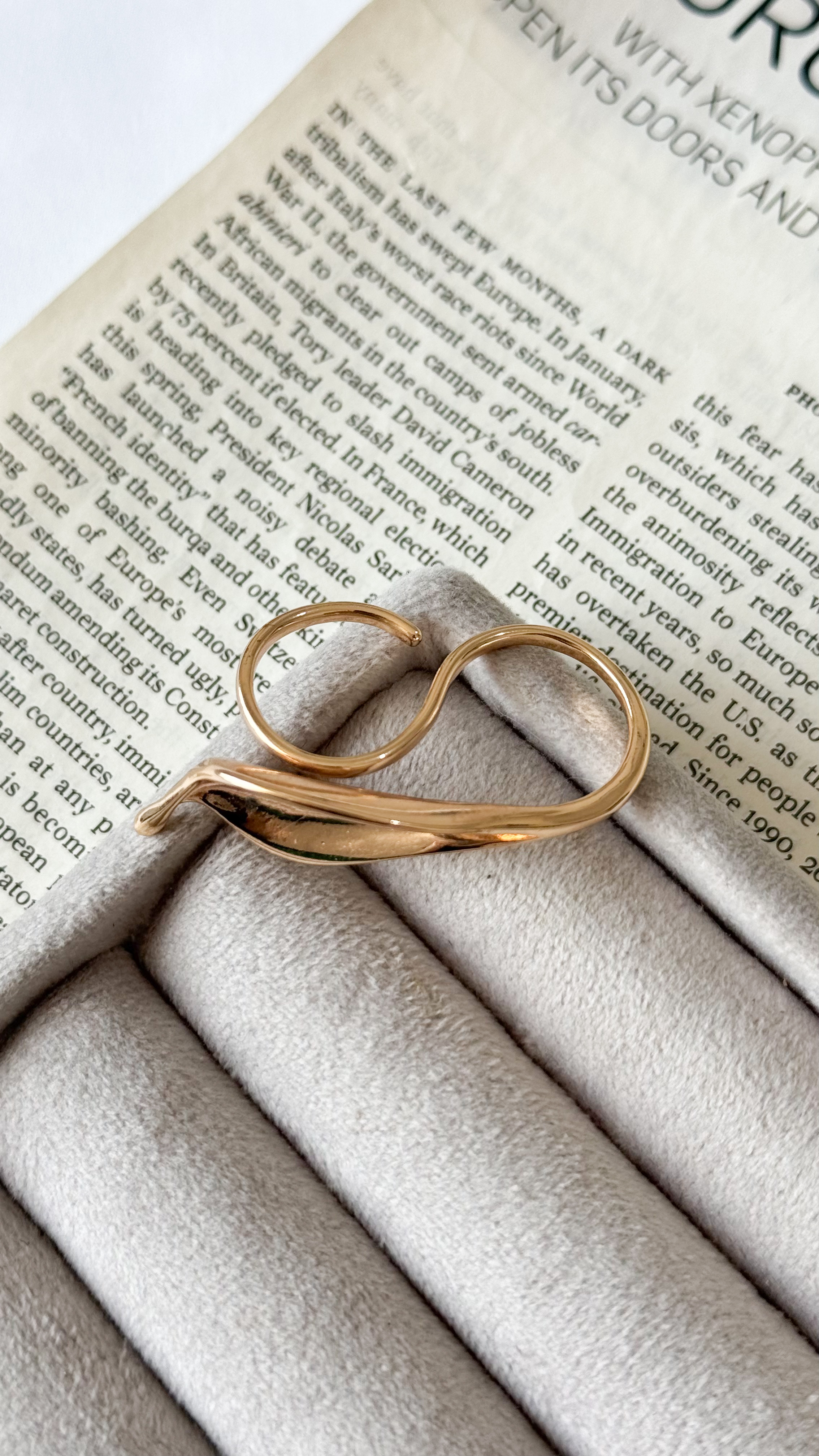 نمای دیگر از انگشتر های دوتایی سیلور و طلایی