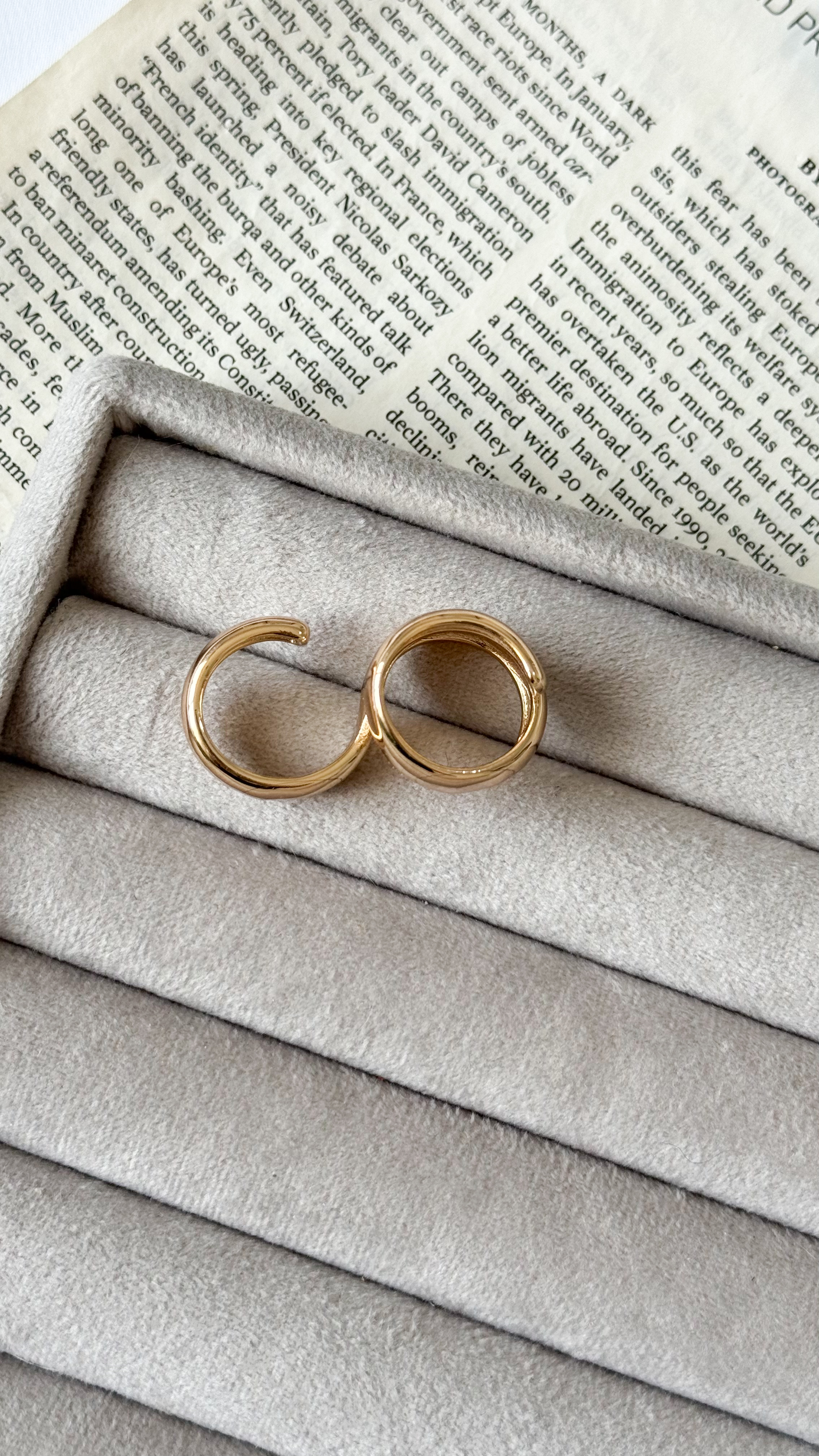 نمای دیگر از انگشتر های دوتایی سیلور و طلایی