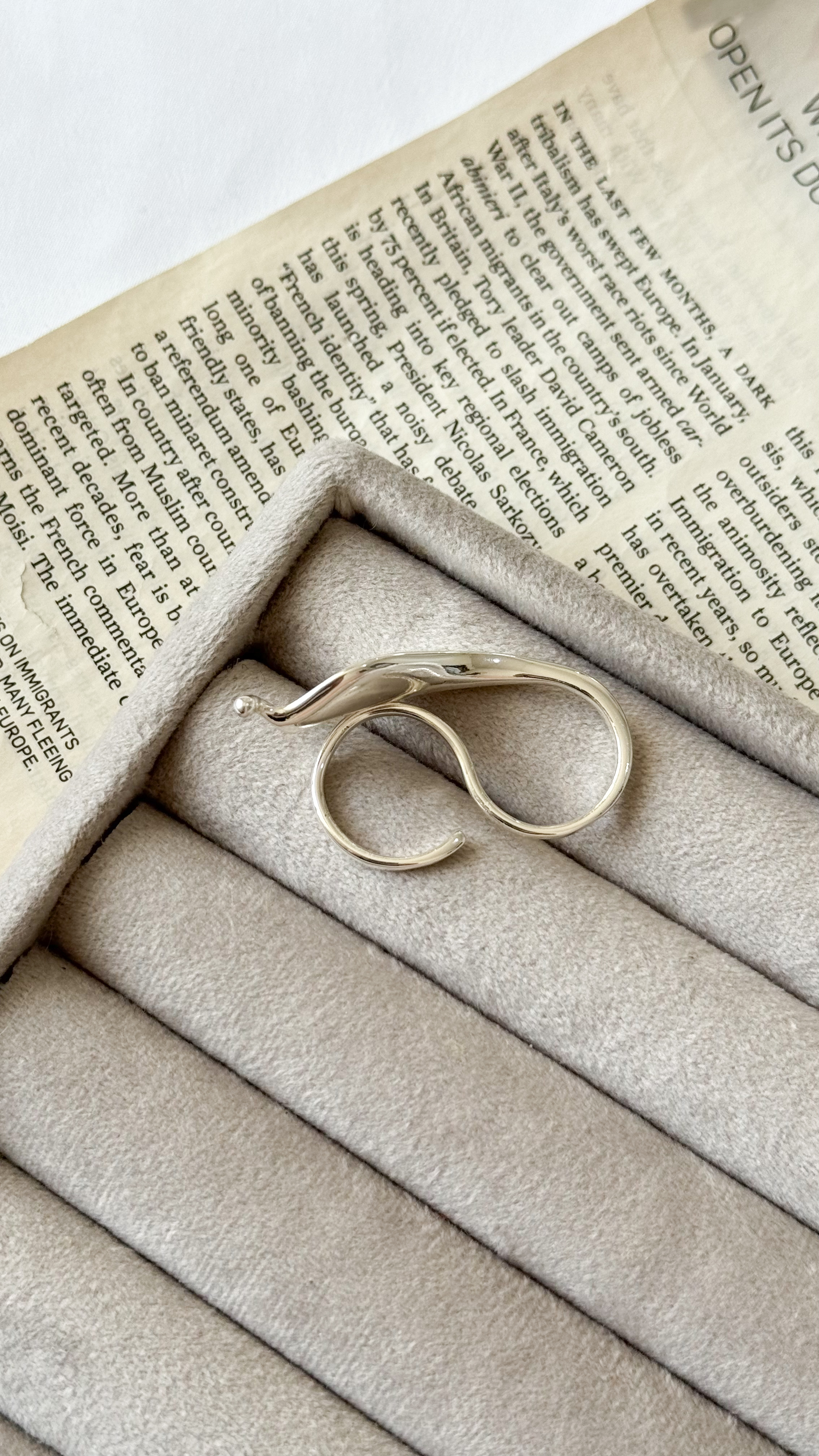 نمای دیگر از انگشتر های دوتایی سیلور و طلایی