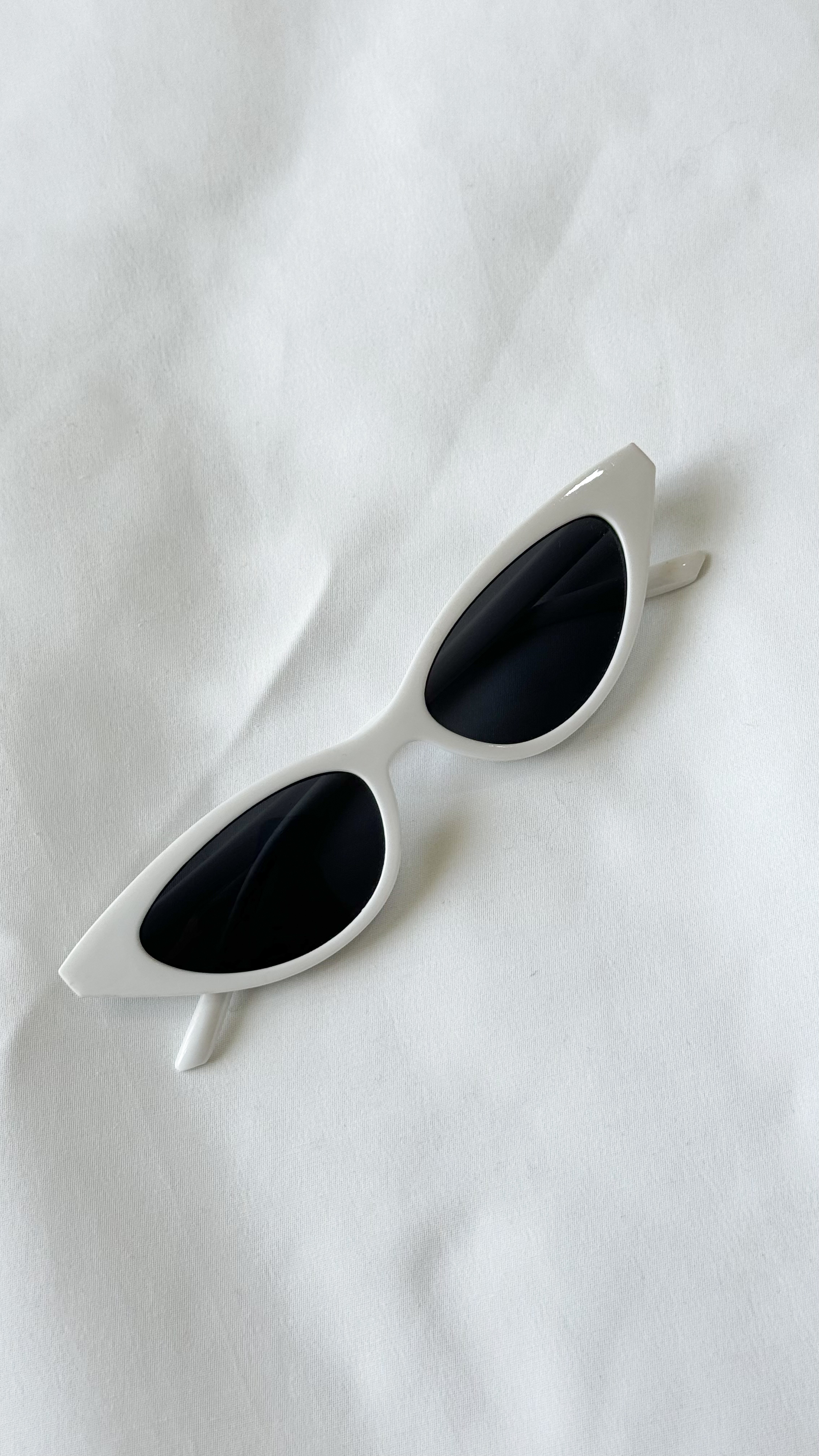 نمای دیگر از عینک‌ گربه ای