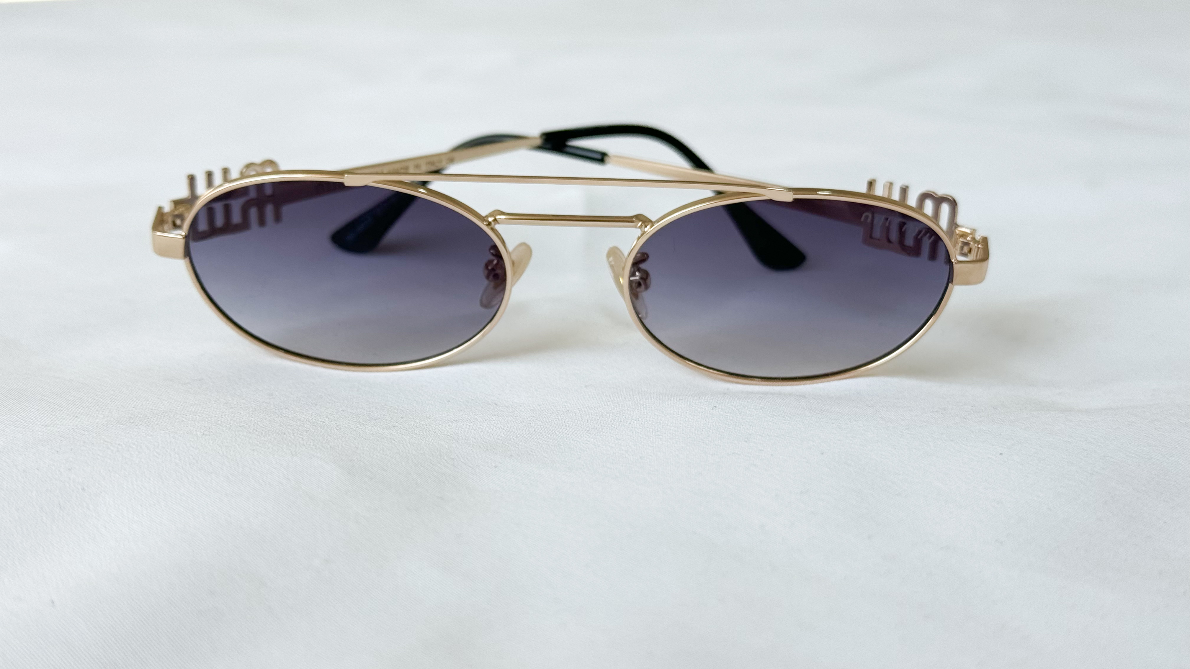 نمای دیگر از عینک میو میو