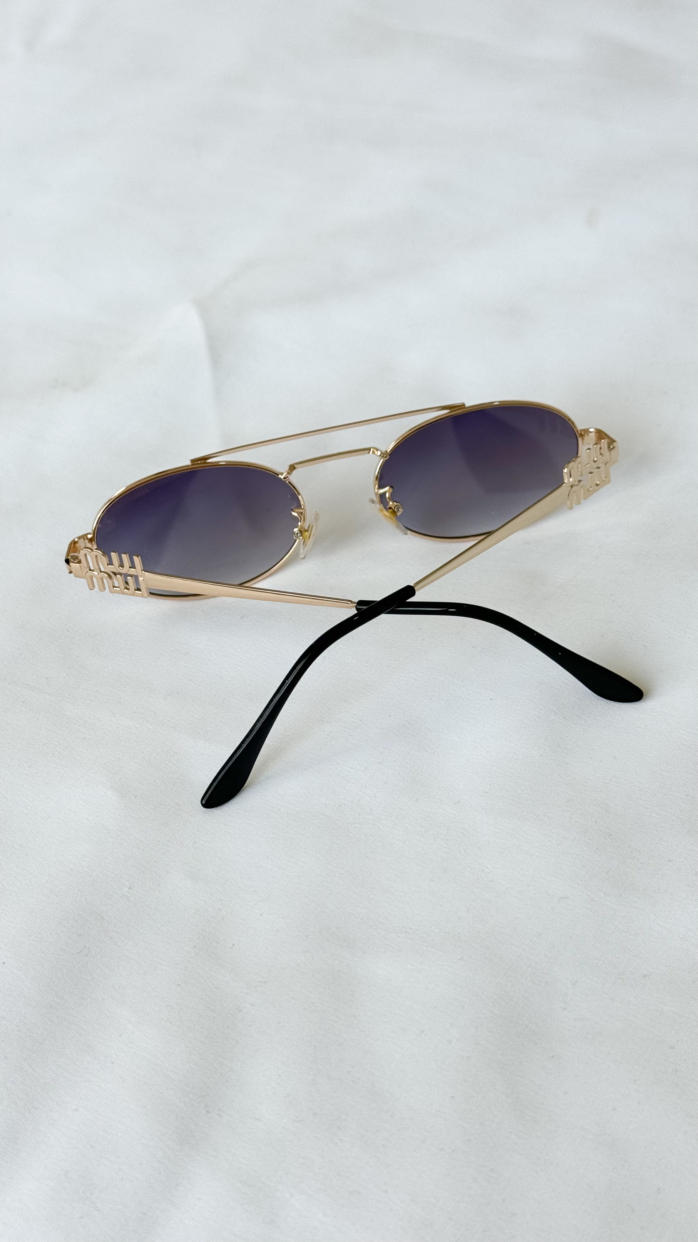 نمای دیگر از عینک میو میو