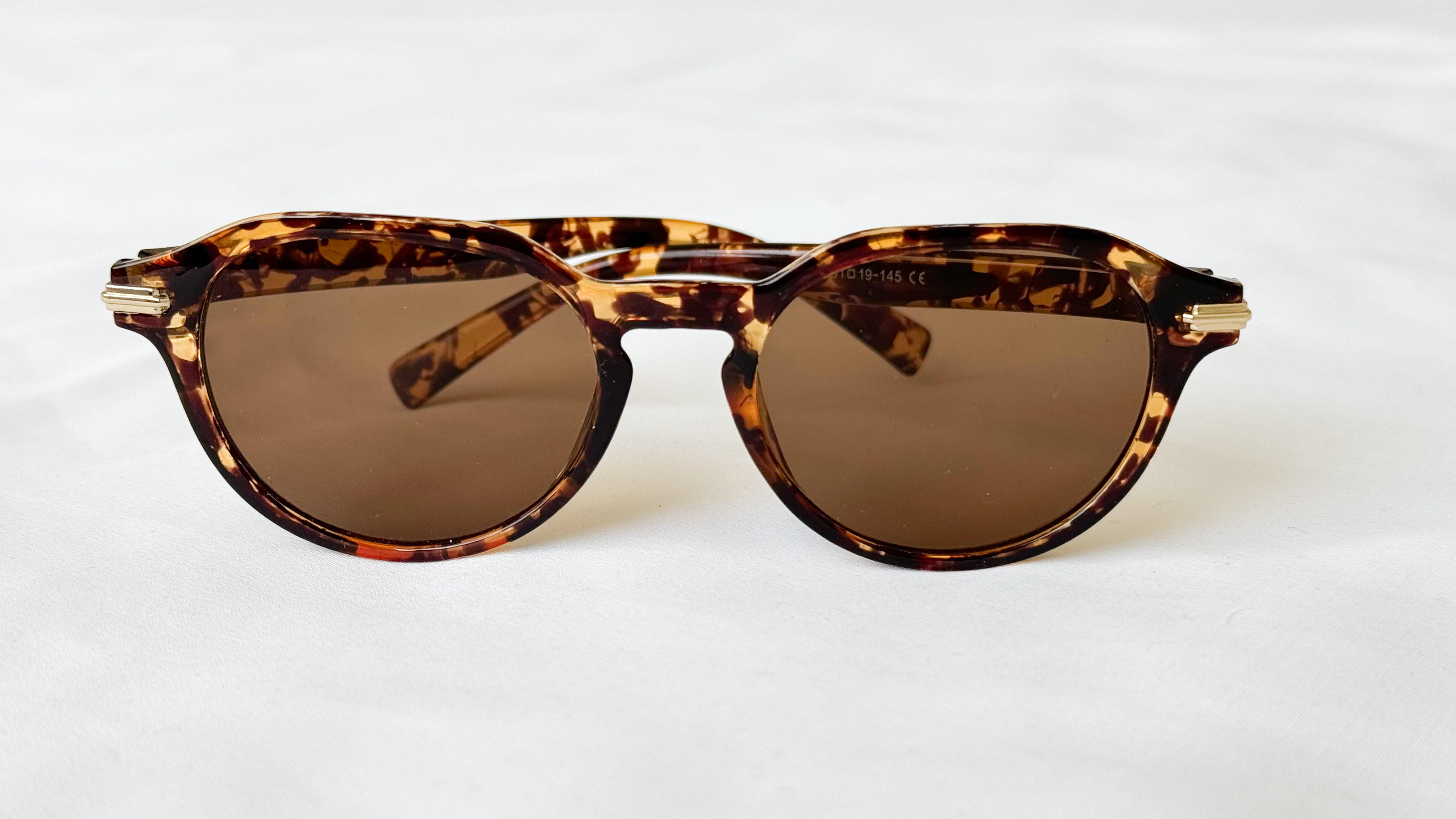 نمای دیگر از عینک گرد پلنگی