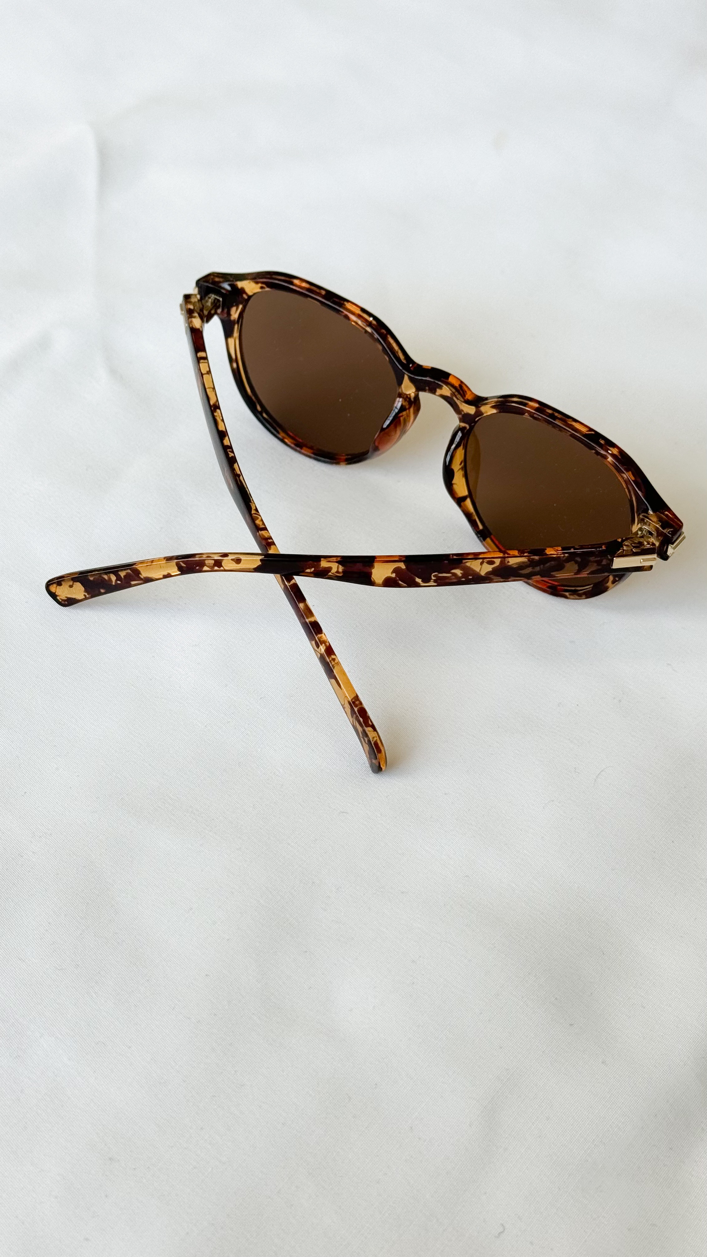 نمای دیگر از عینک گرد پلنگی