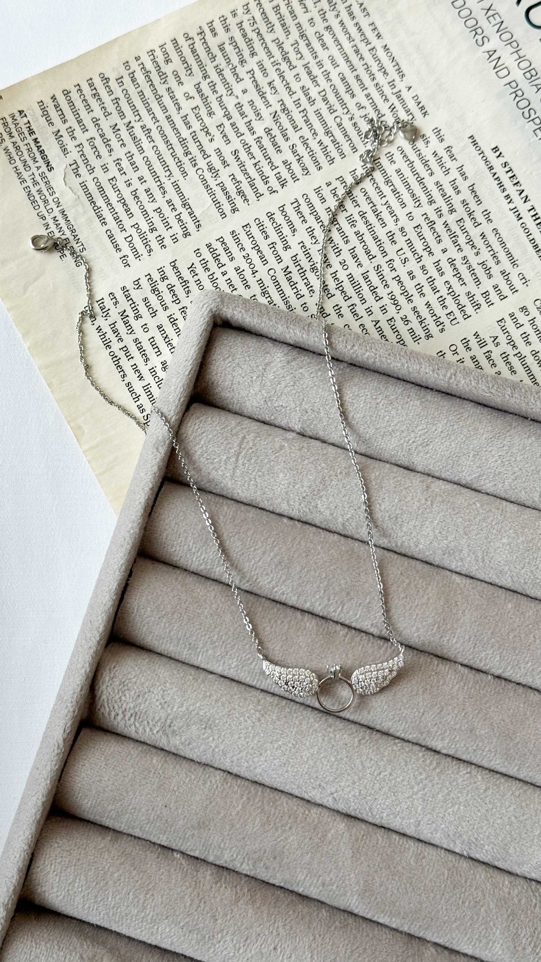 نمای دیگر از گردنبند سیلور ساده