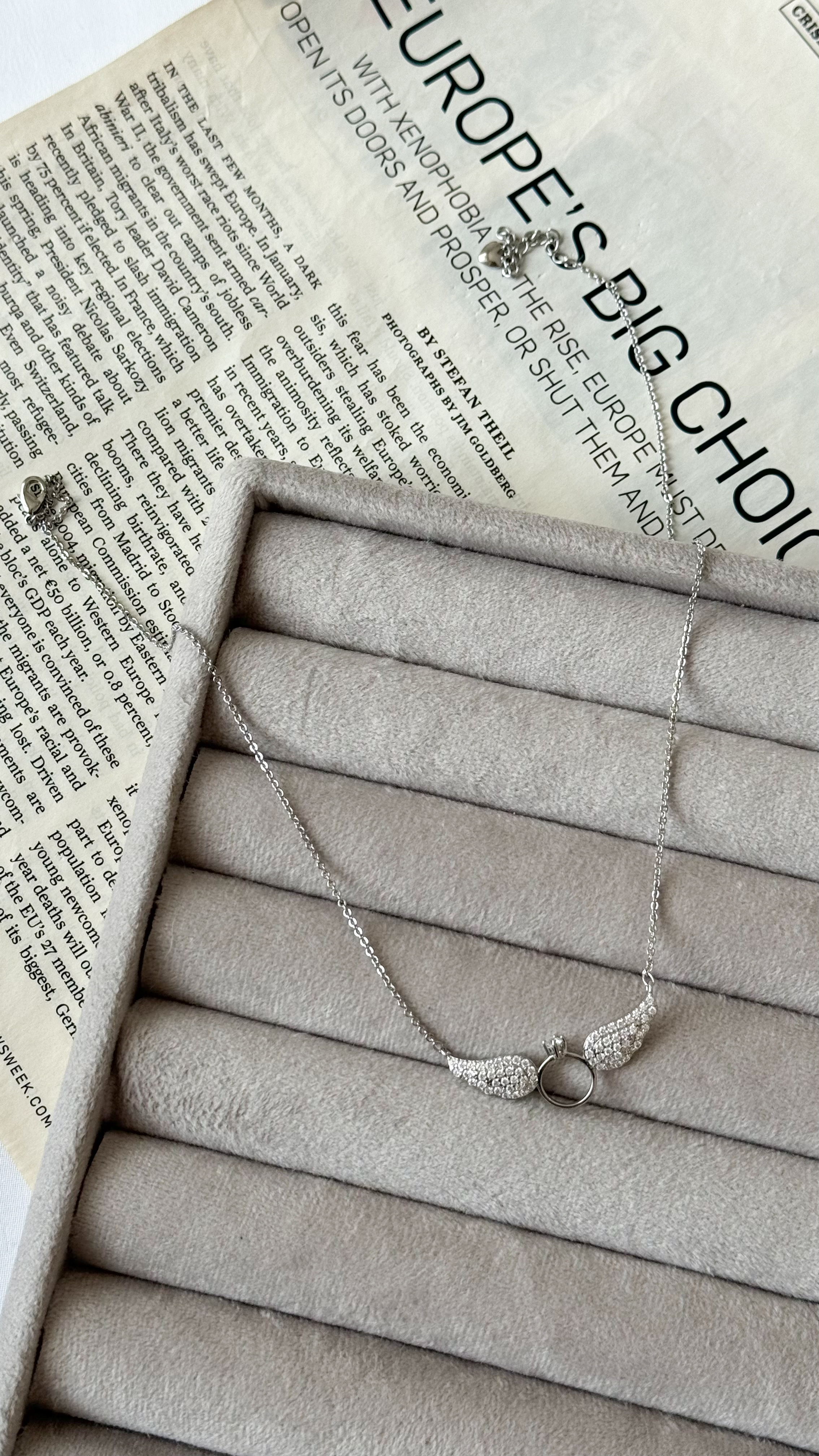 نمای دیگر از گردنبند سیلور ساده