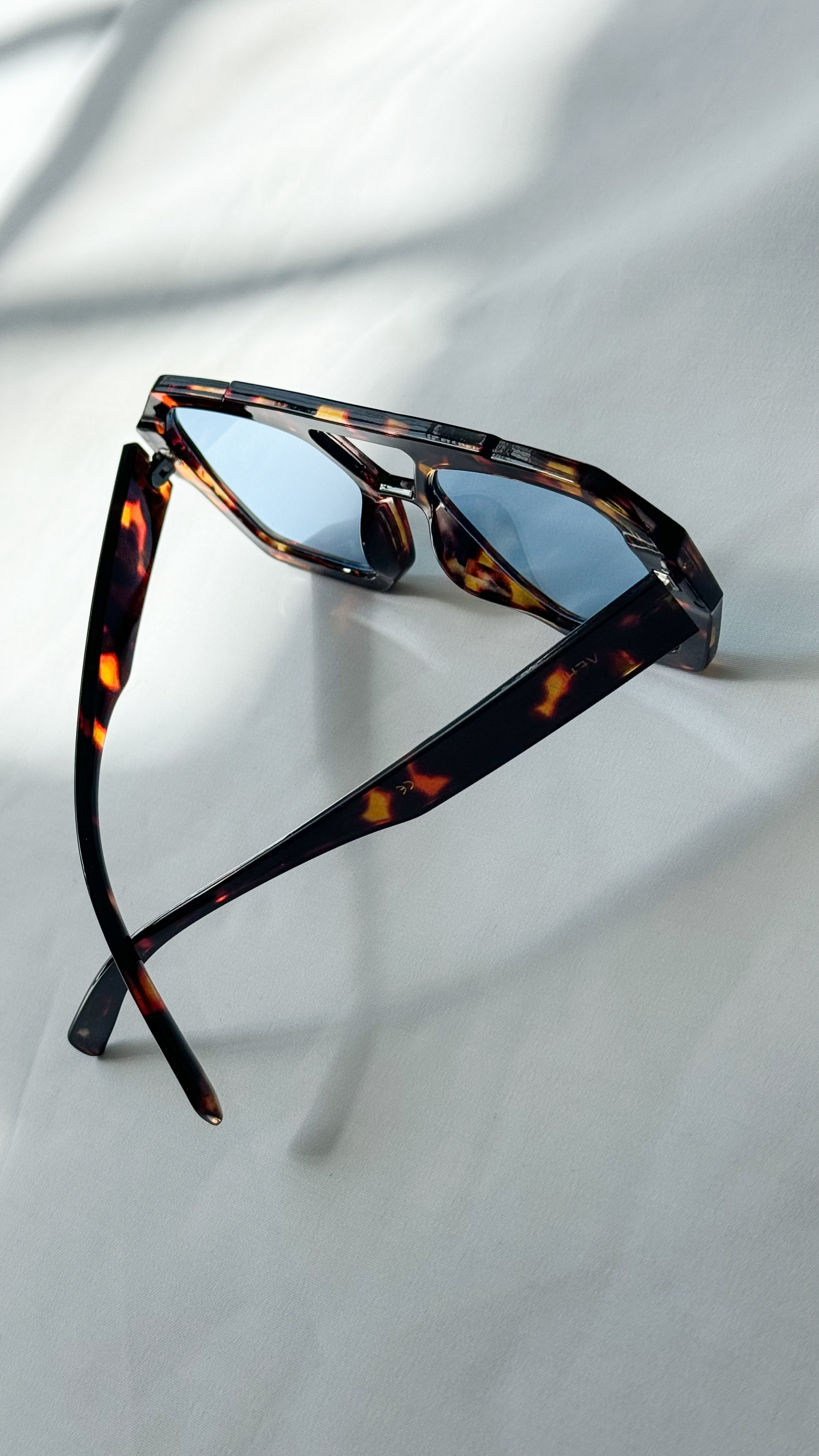 نمای دیگر از عینک وهلا