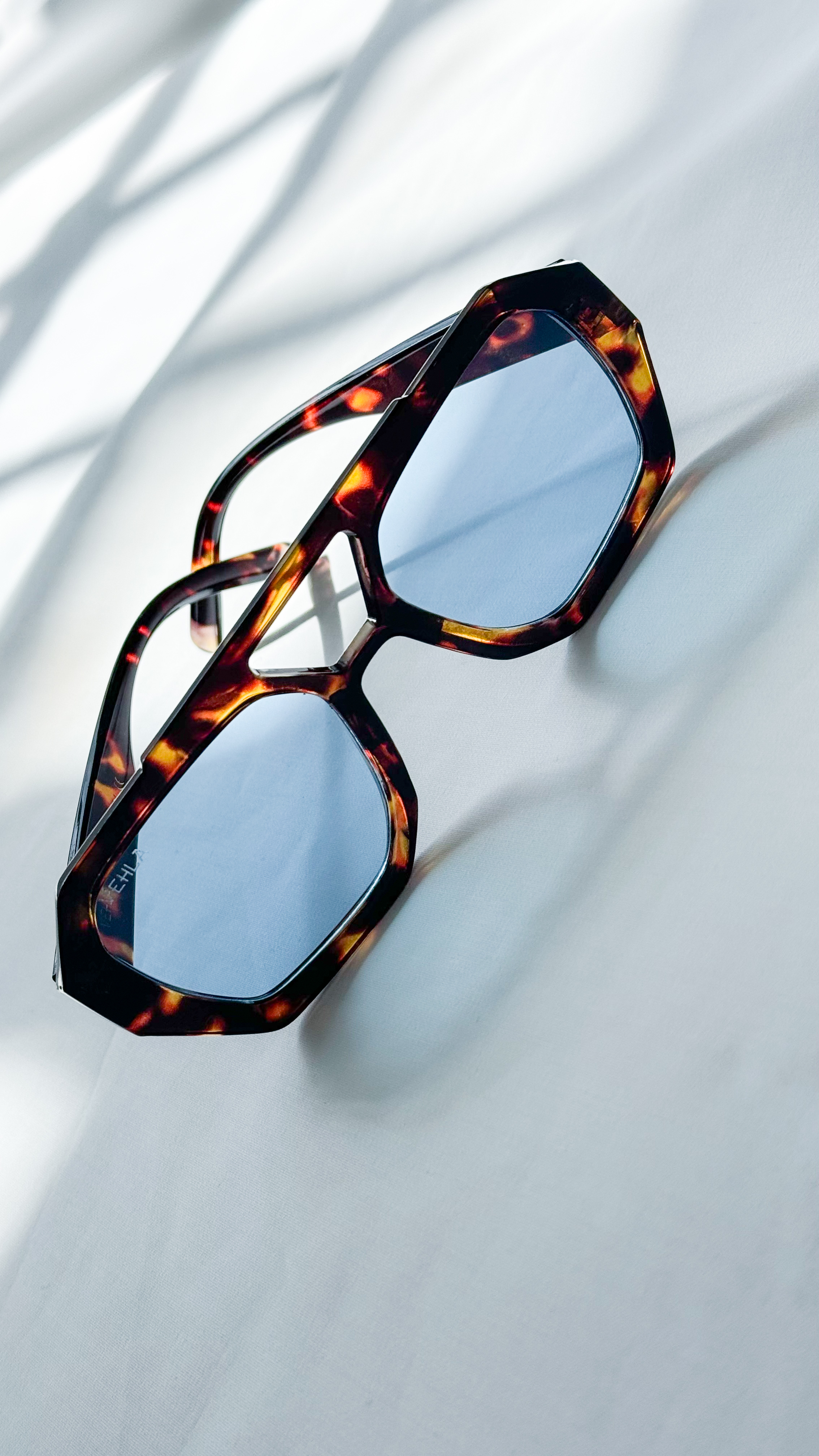 نمای دیگر از عینک وهلا