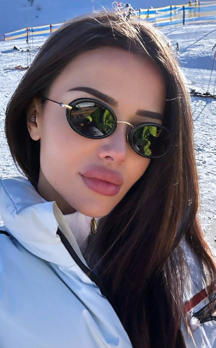 نمای دیگر از عینک بیضی دیور فشن