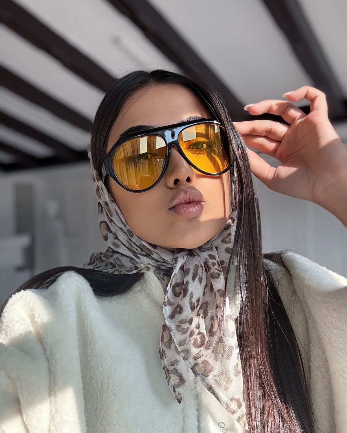 نمای دیگر از عینک گوچی خلبانی