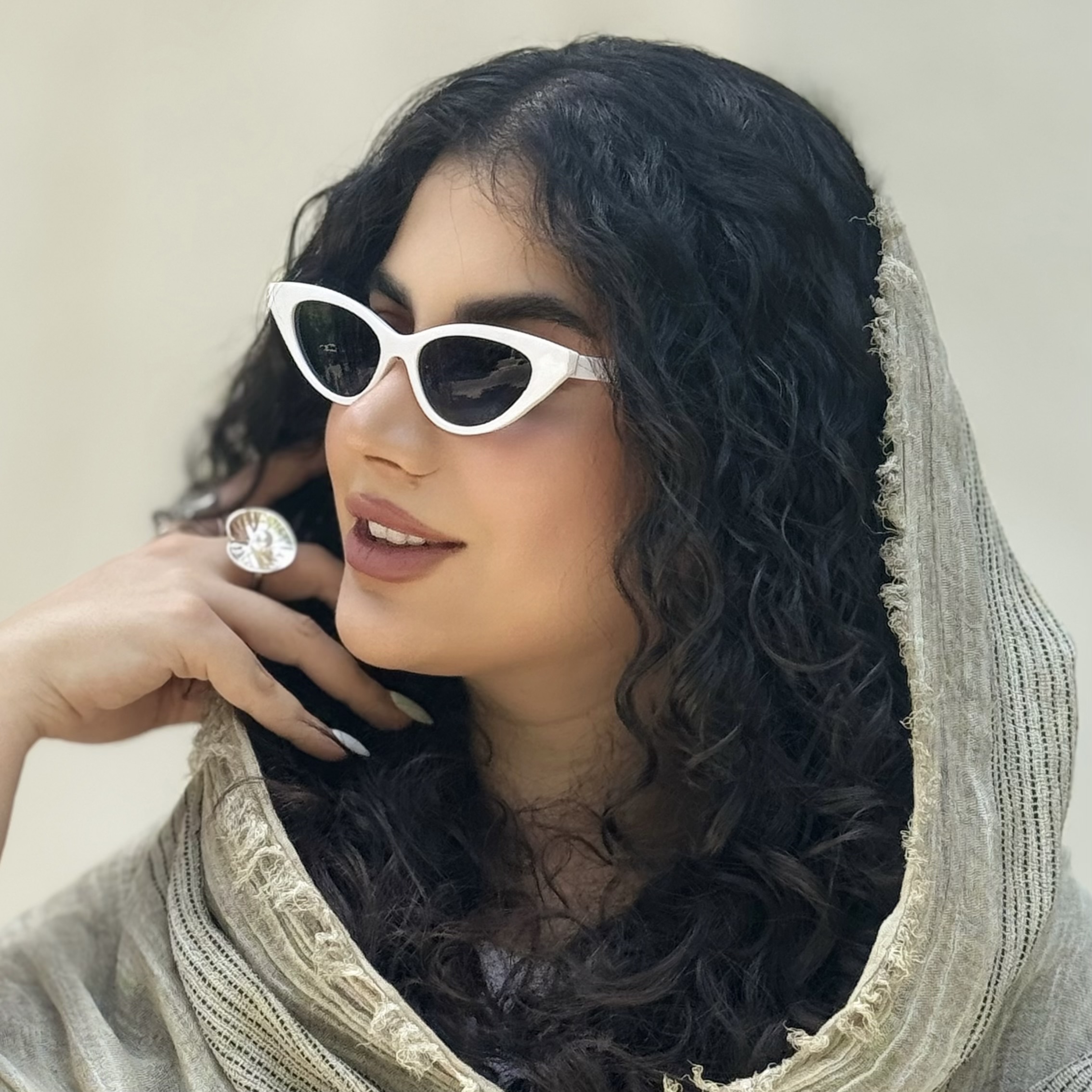 نمای دیگر از عینک‌ گربه ای