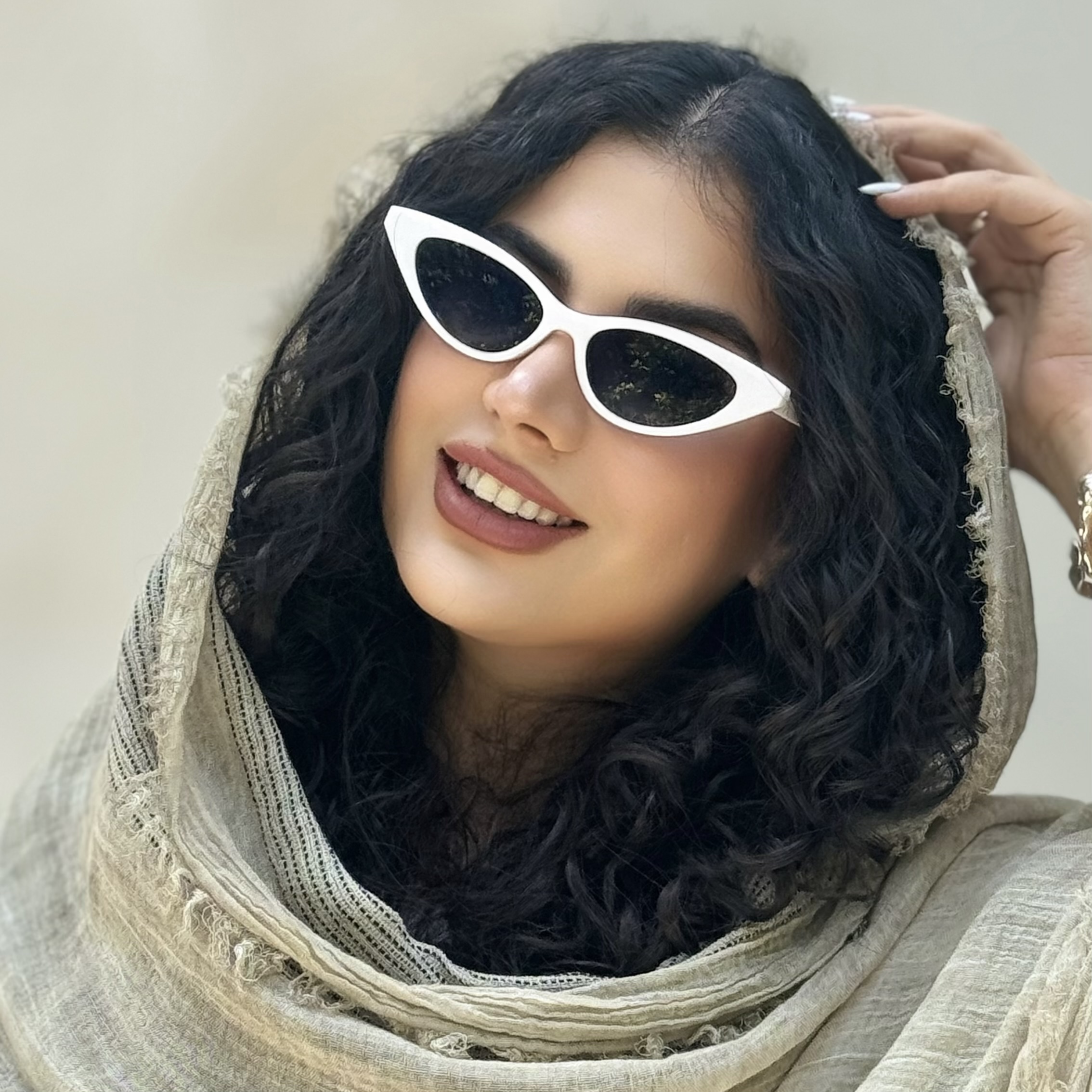 نمای دیگر از عینک‌ گربه ای