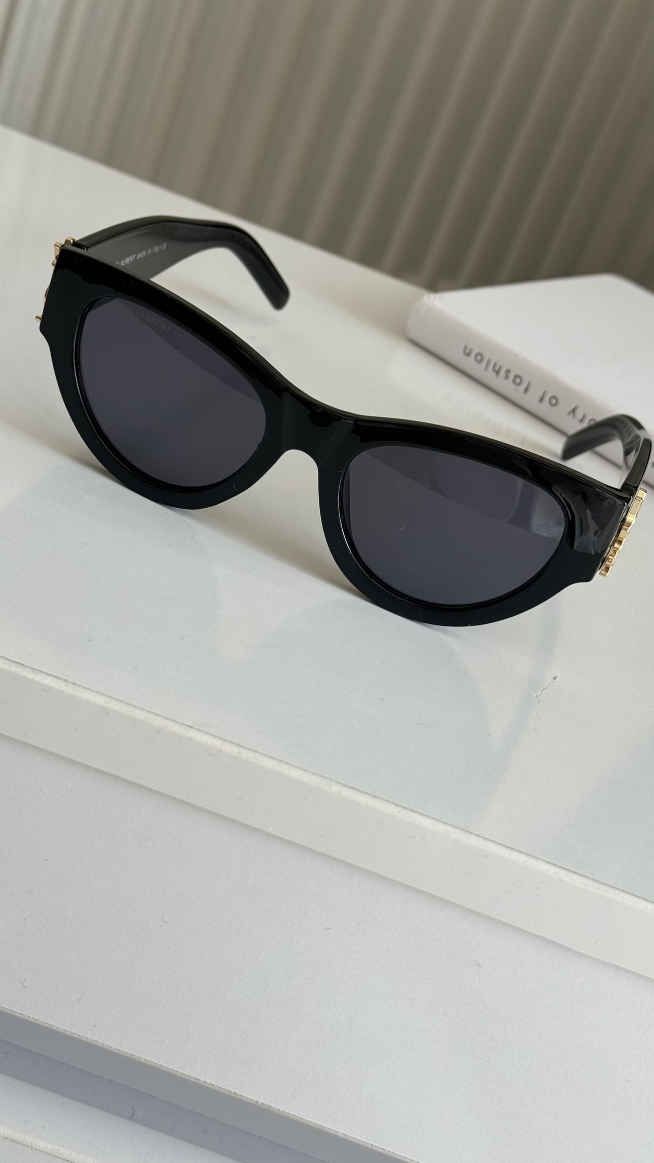نمای دیگر از عینک ysl