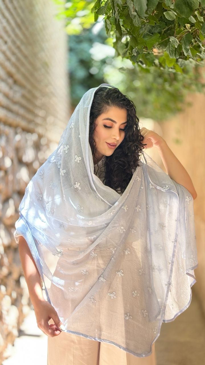 نمای دیگر از شال حریر پاپیون