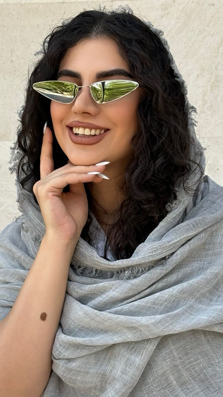 نمای دیگر از عینک آینه ای