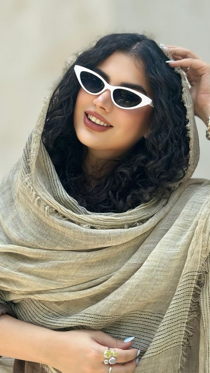 نمای دیگر از عینک‌ گربه ای