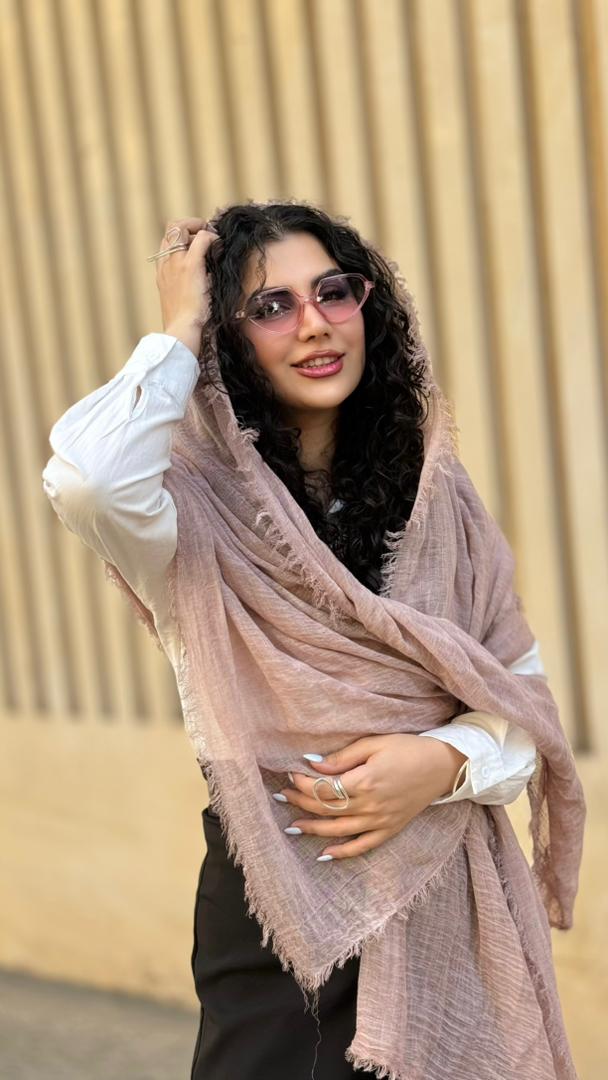 نمای دیگر از عینک صورتی