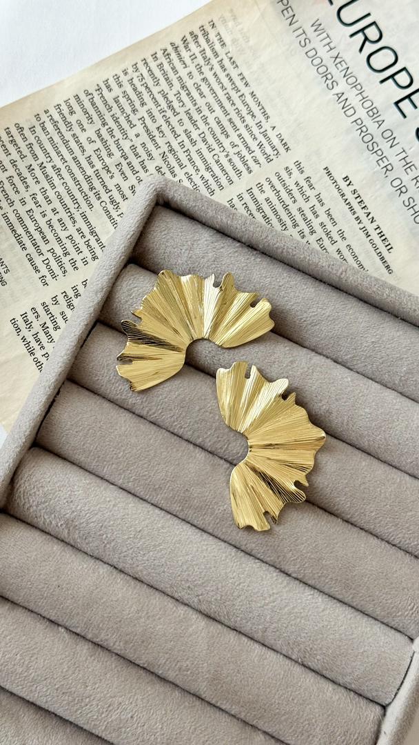 نمای دیگر از گوشواره های دفرمه