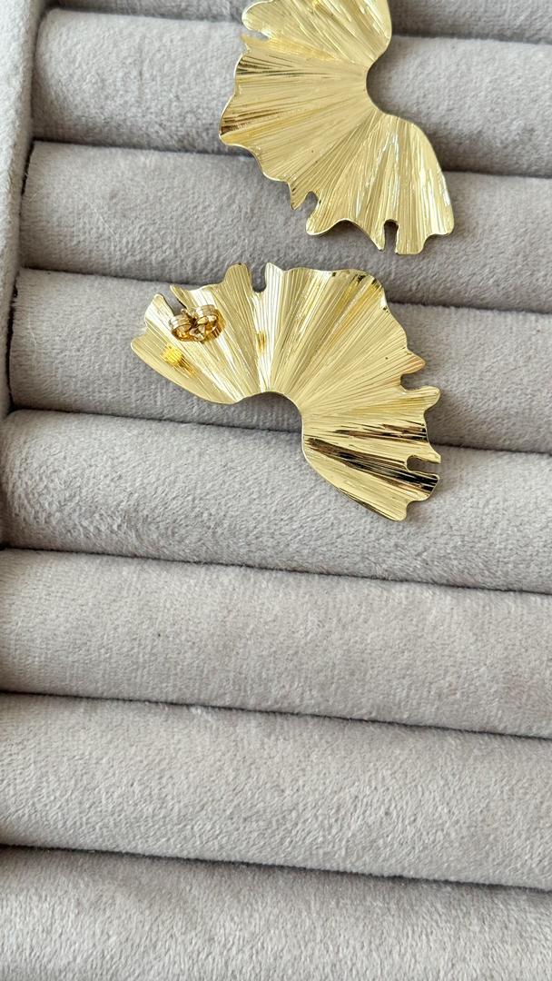 نمای دیگر از گوشواره های دفرمه