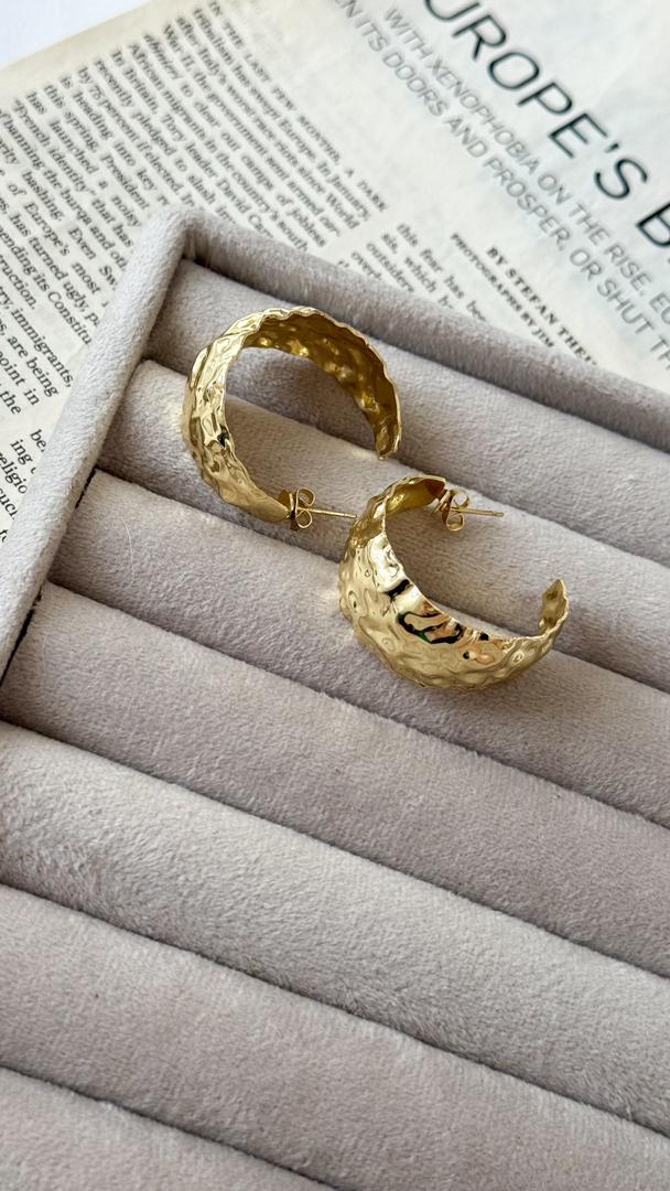 نمای دیگر از گوشواره های دفرمه