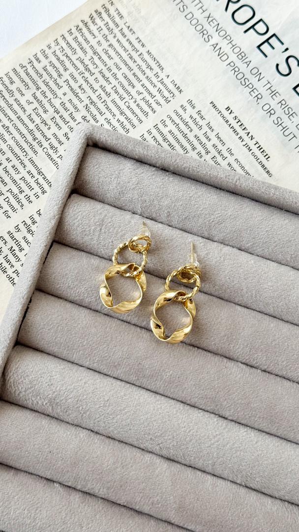 نمای دیگر از گوشواره های دفرمه